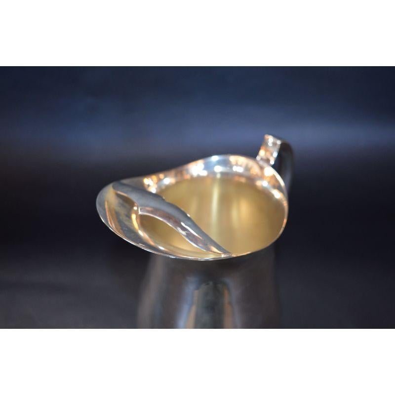 Début du 20ème siècle Paire de pichets en argent dans le style de Georg Jensen en vente