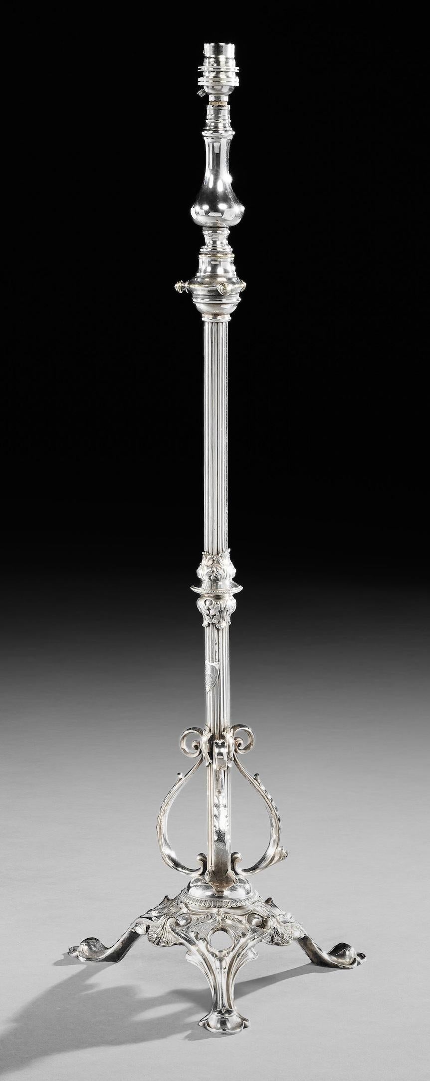 Inglese Coppia di lampade a colonna antiche inglesi del XIX secolo con placca d'argento in vendita