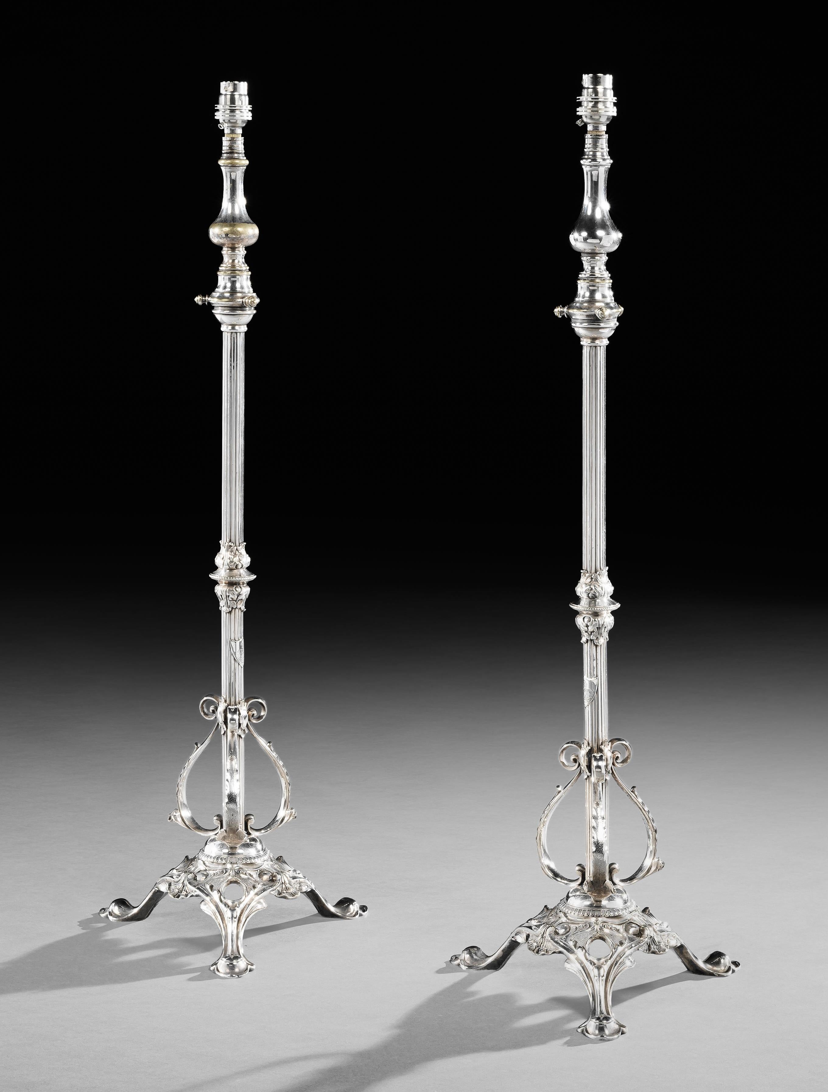 Coppia di lampade a colonna antiche inglesi del XIX secolo con placca d'argento In condizioni buone in vendita a London, GB