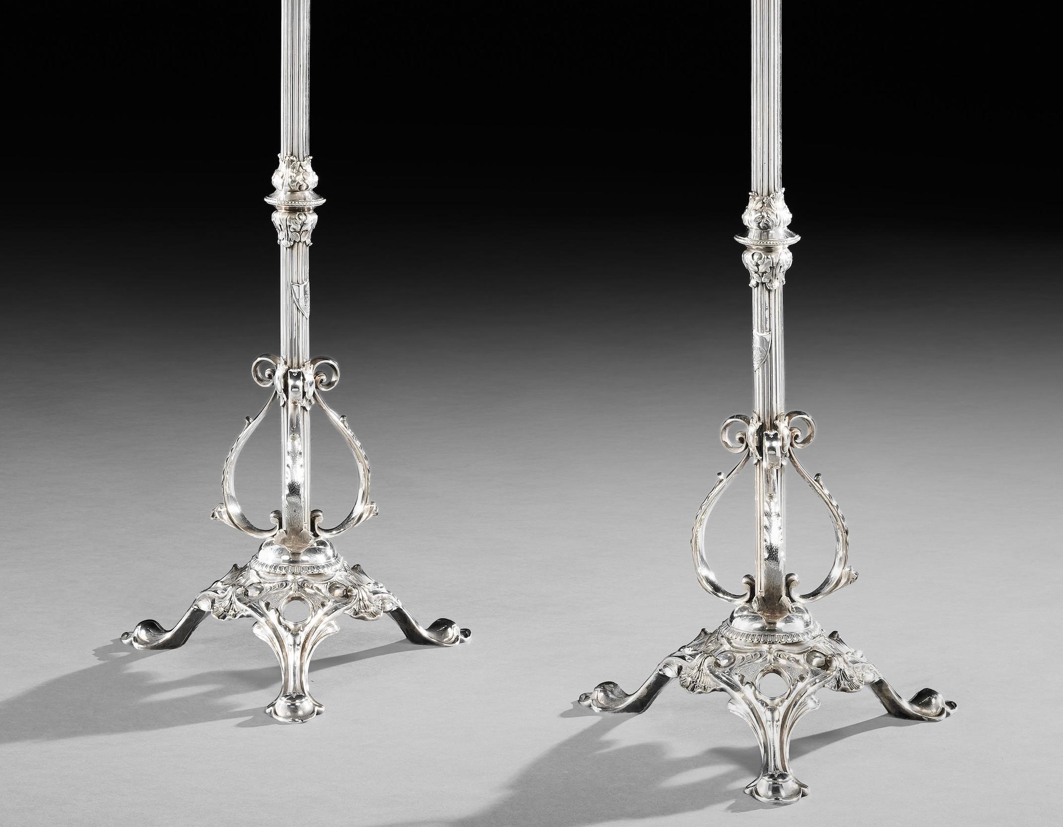 Placcato argento Coppia di lampade a colonna antiche inglesi del XIX secolo con placca d'argento in vendita