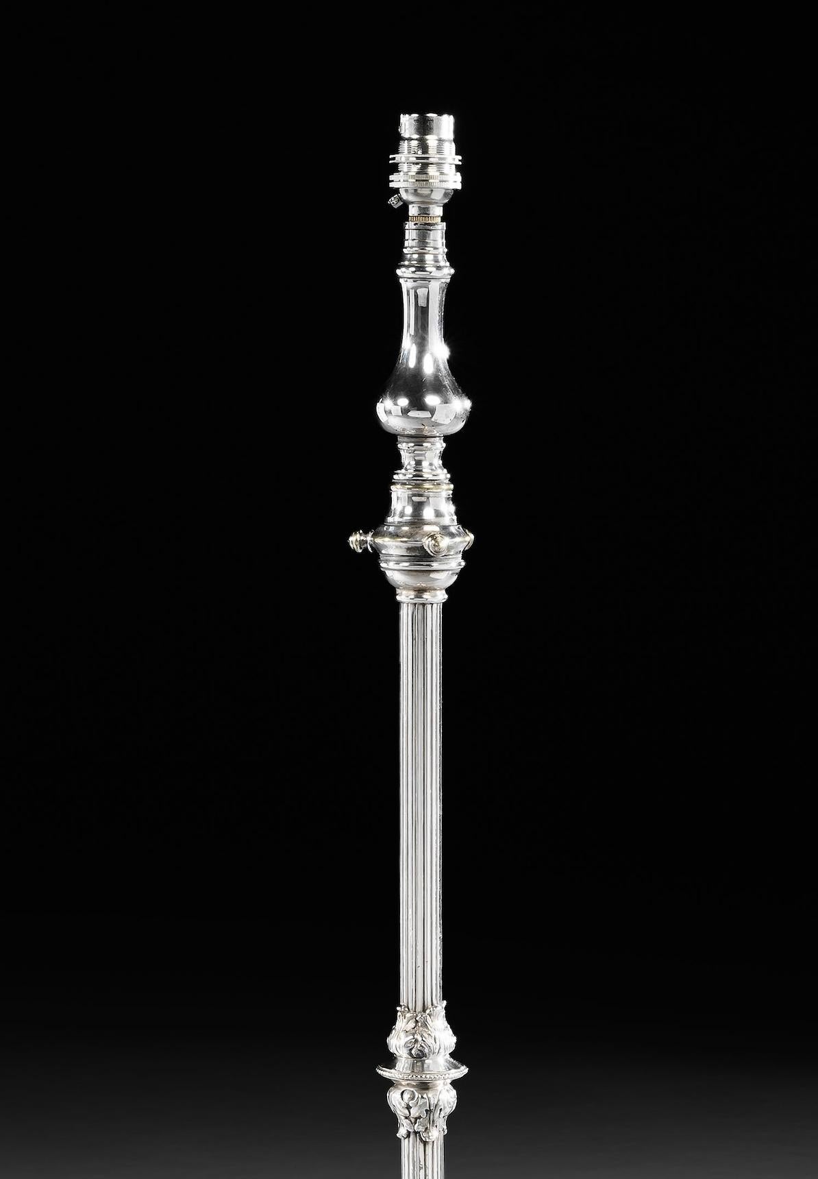 Coppia di lampade a colonna antiche inglesi del XIX secolo con placca d'argento in vendita 2