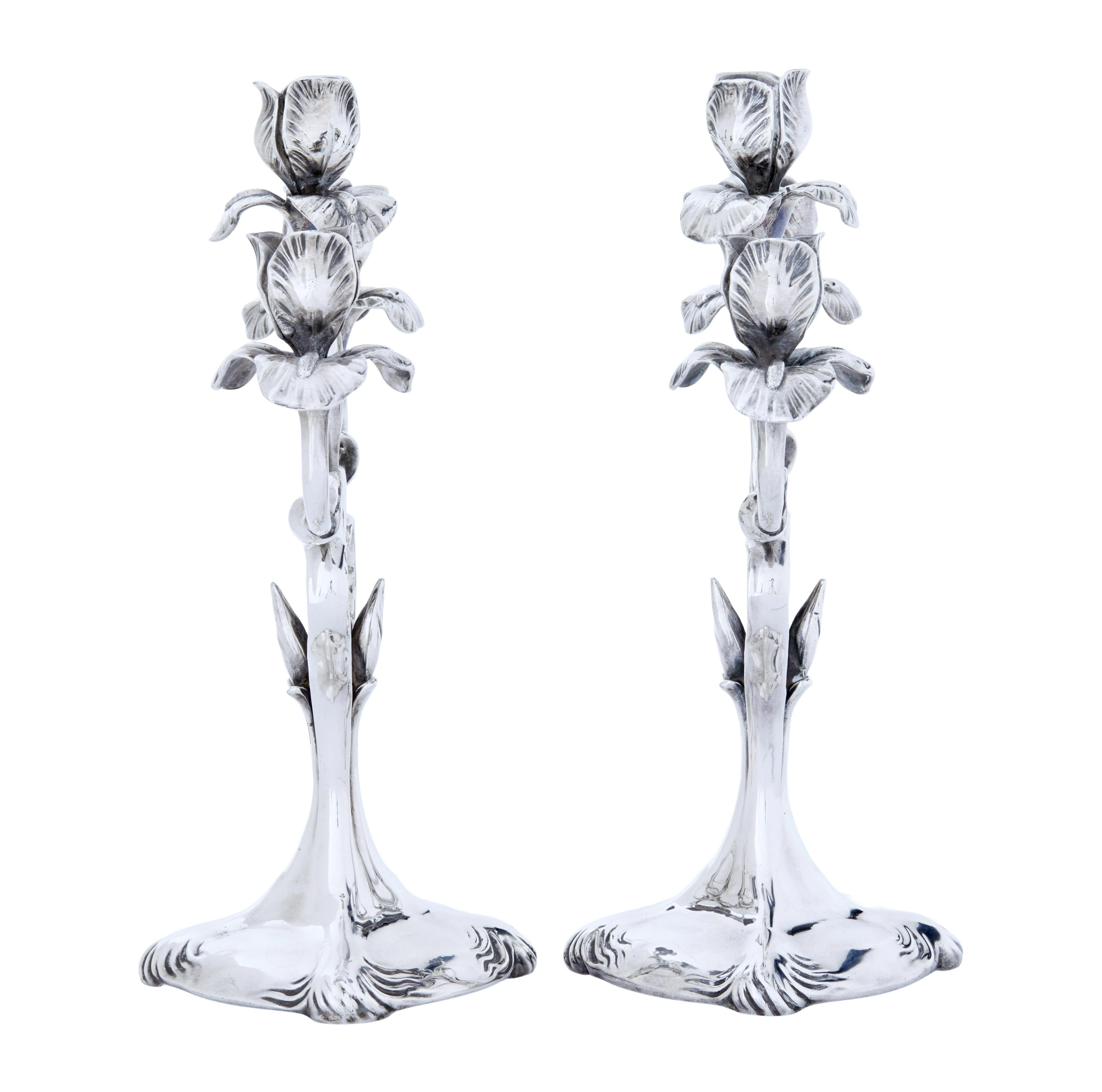 Pair of silver plate candlesticks by christofle circa 1920.

Good quality pair of plate candlesticks by well known maker christofle very much in the art nouveau taste.

3 candle arms with tulip and leaf cups, flowing down to flat