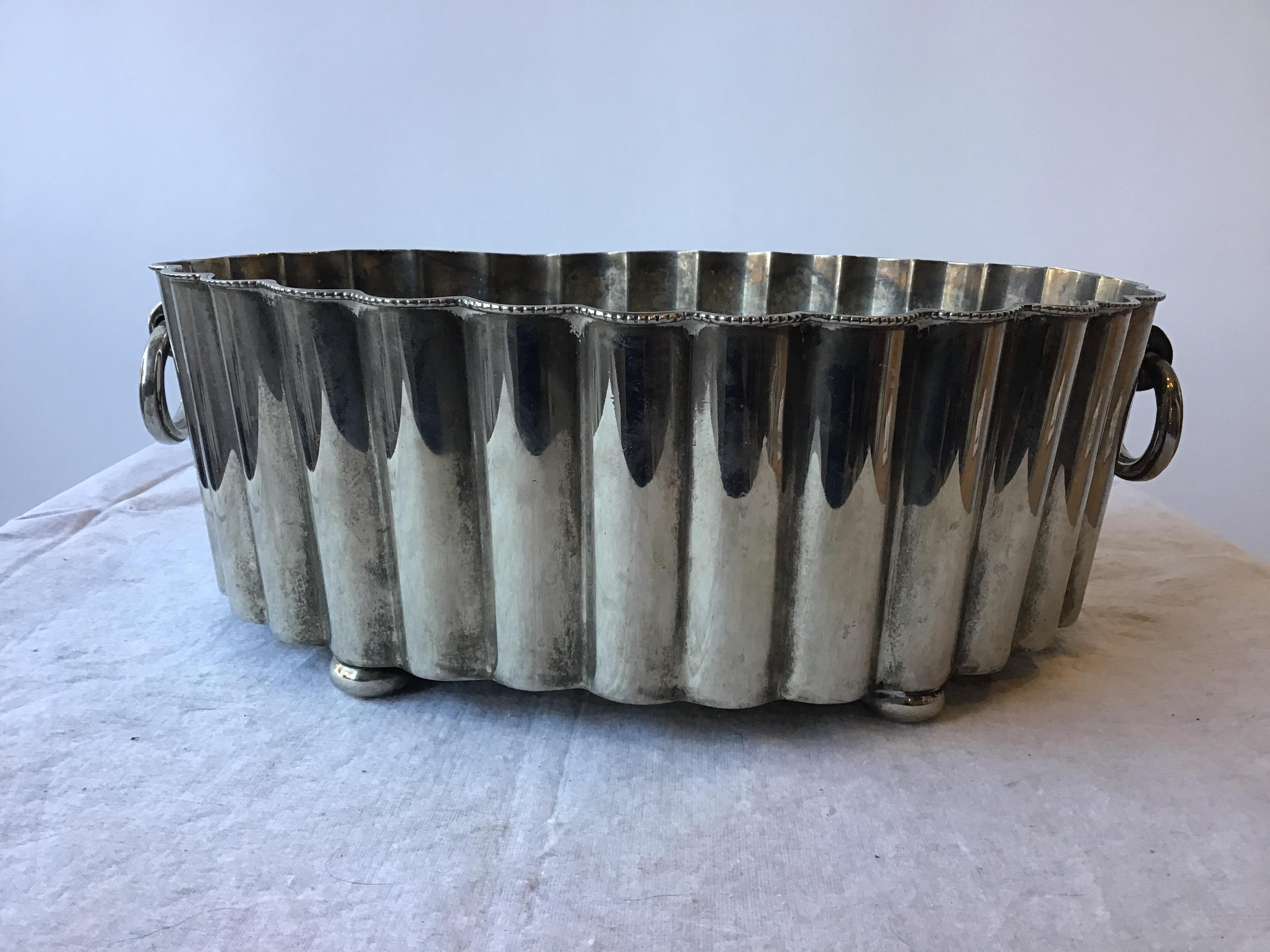 Pair of Silver Plate Classical Planters In Good Condition In Tarrytown, NY