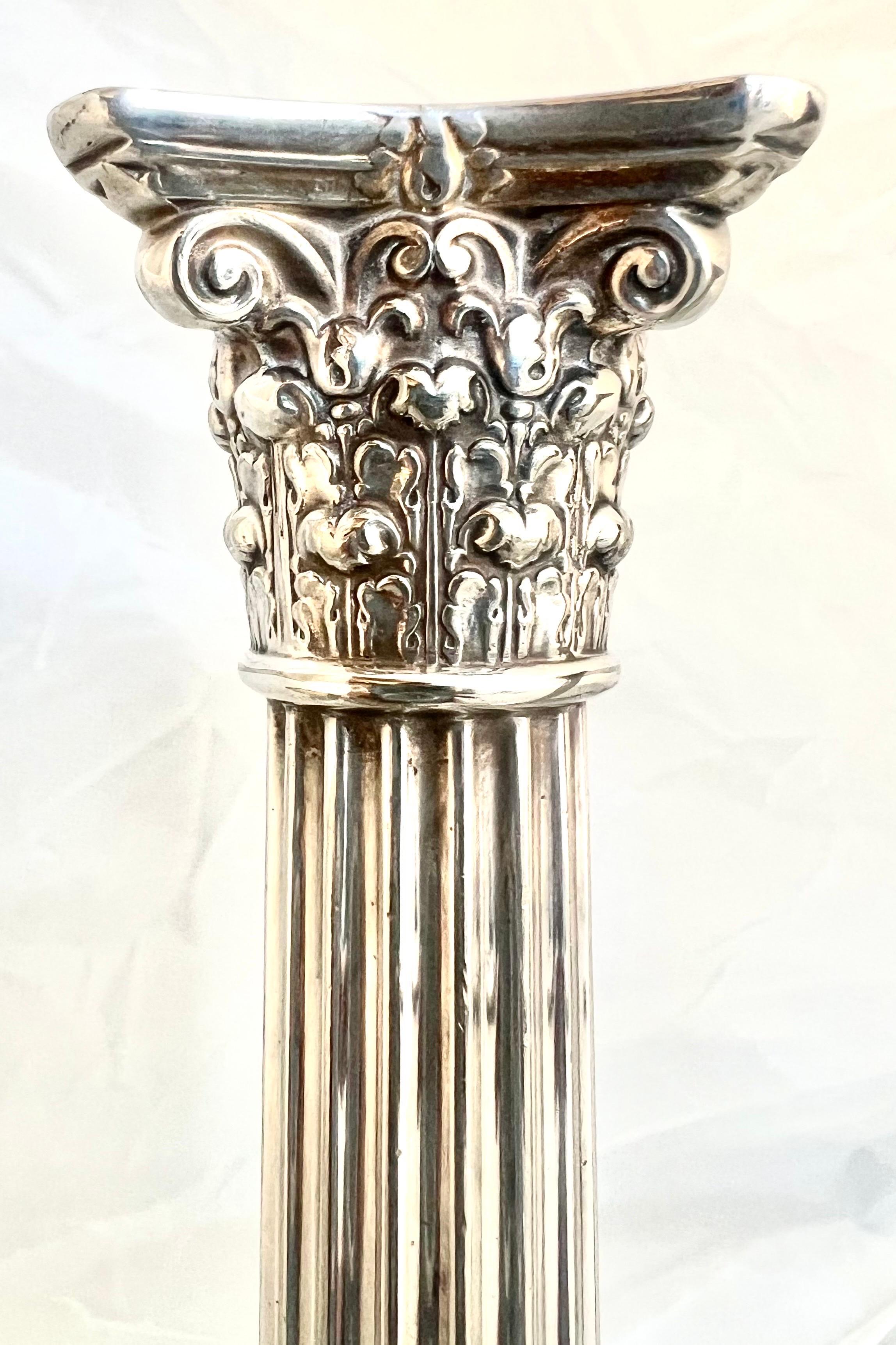 Paar Gorham Kerzenleuchter aus Silberblech (Neoklassisch) im Angebot
