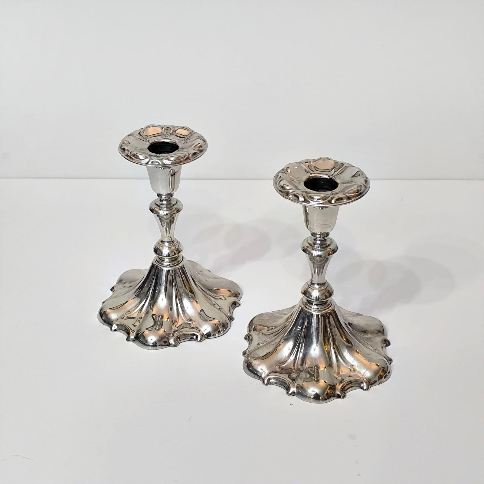 Metà XX secolo Coppia di portacandele Jugendstil in argento di Ystad-Metall in vendita