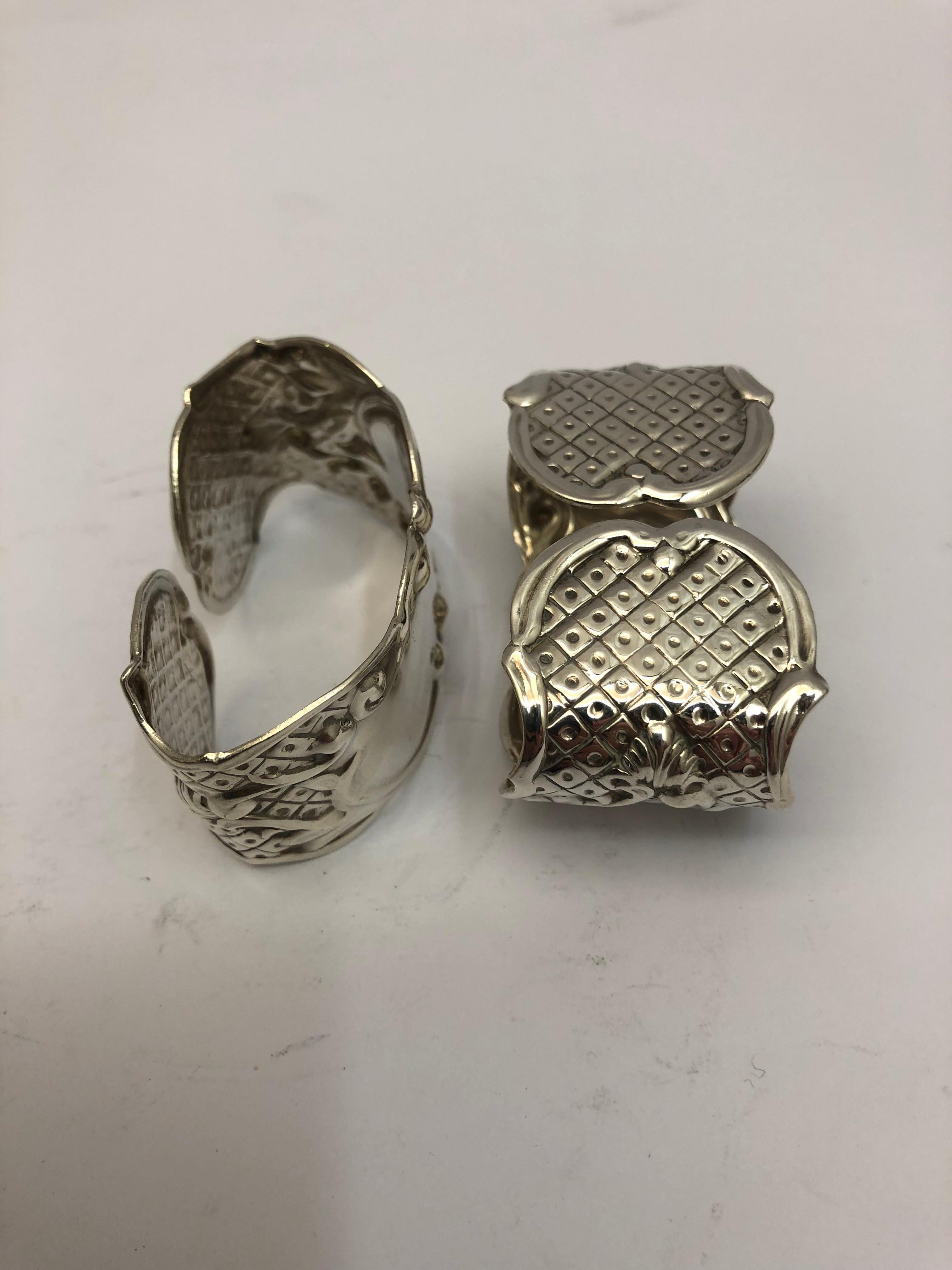English Pair of Silver Plate Napkin Rings For Sale