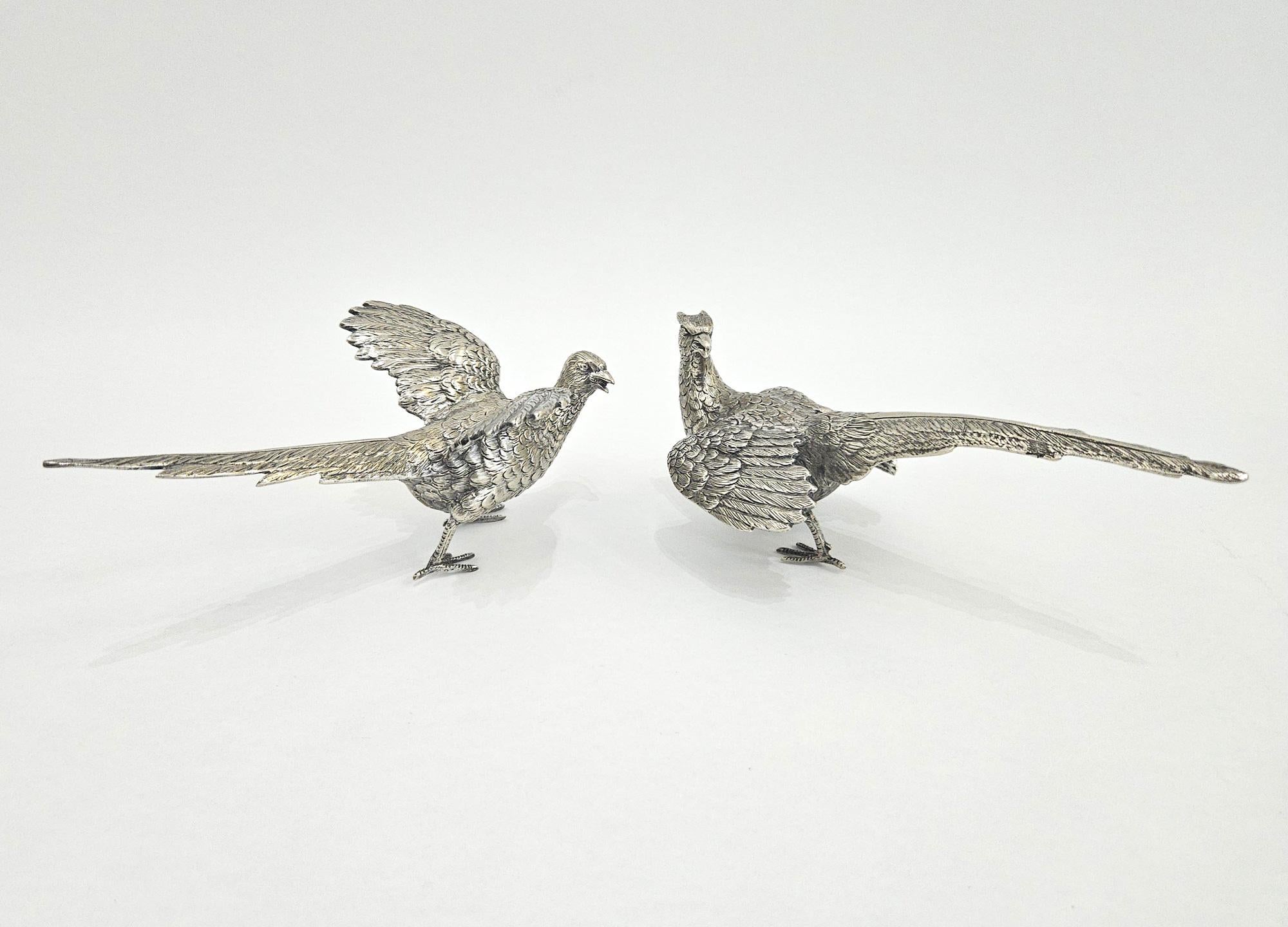 Coppia di sculture da tavolo con fagiani in argento, Europa, XX secolo in vendita 4