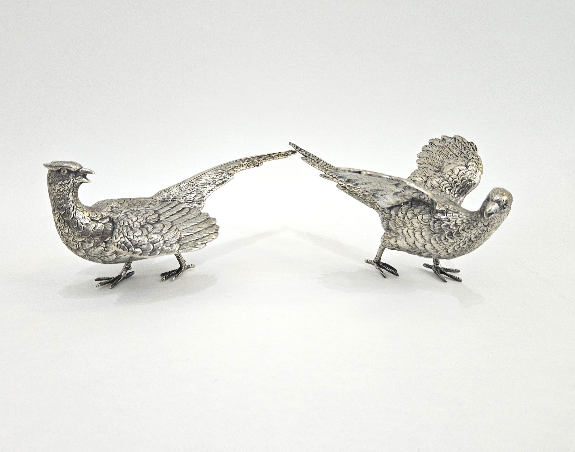 Coppia di sculture da tavolo con fagiani in argento, Europa, XX secolo in vendita 5