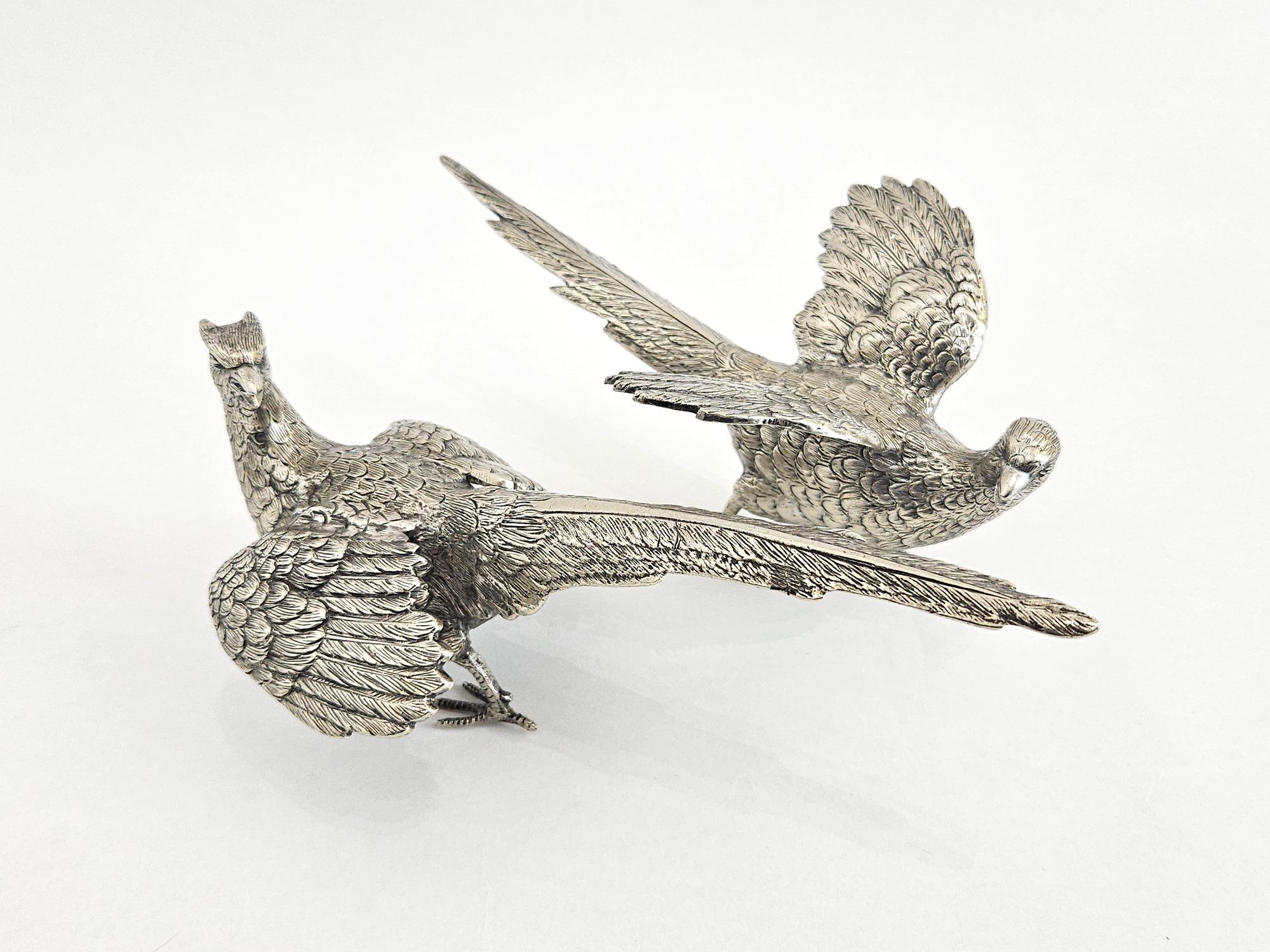 Coppia di sculture da tavolo con fagiani in argento, Europa, XX secolo in vendita 8