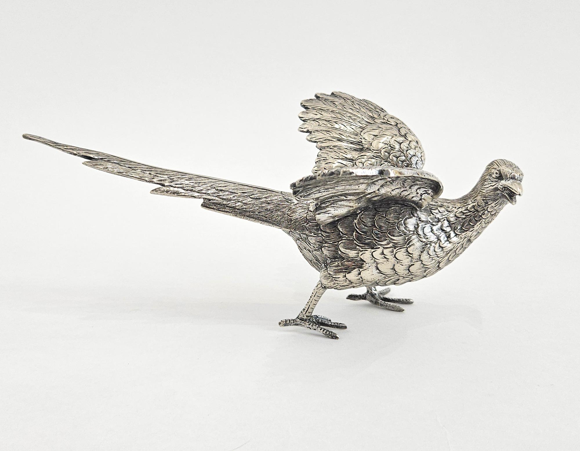 Coppia di sculture da tavolo con fagiani in argento, Europa, XX secolo in vendita 1