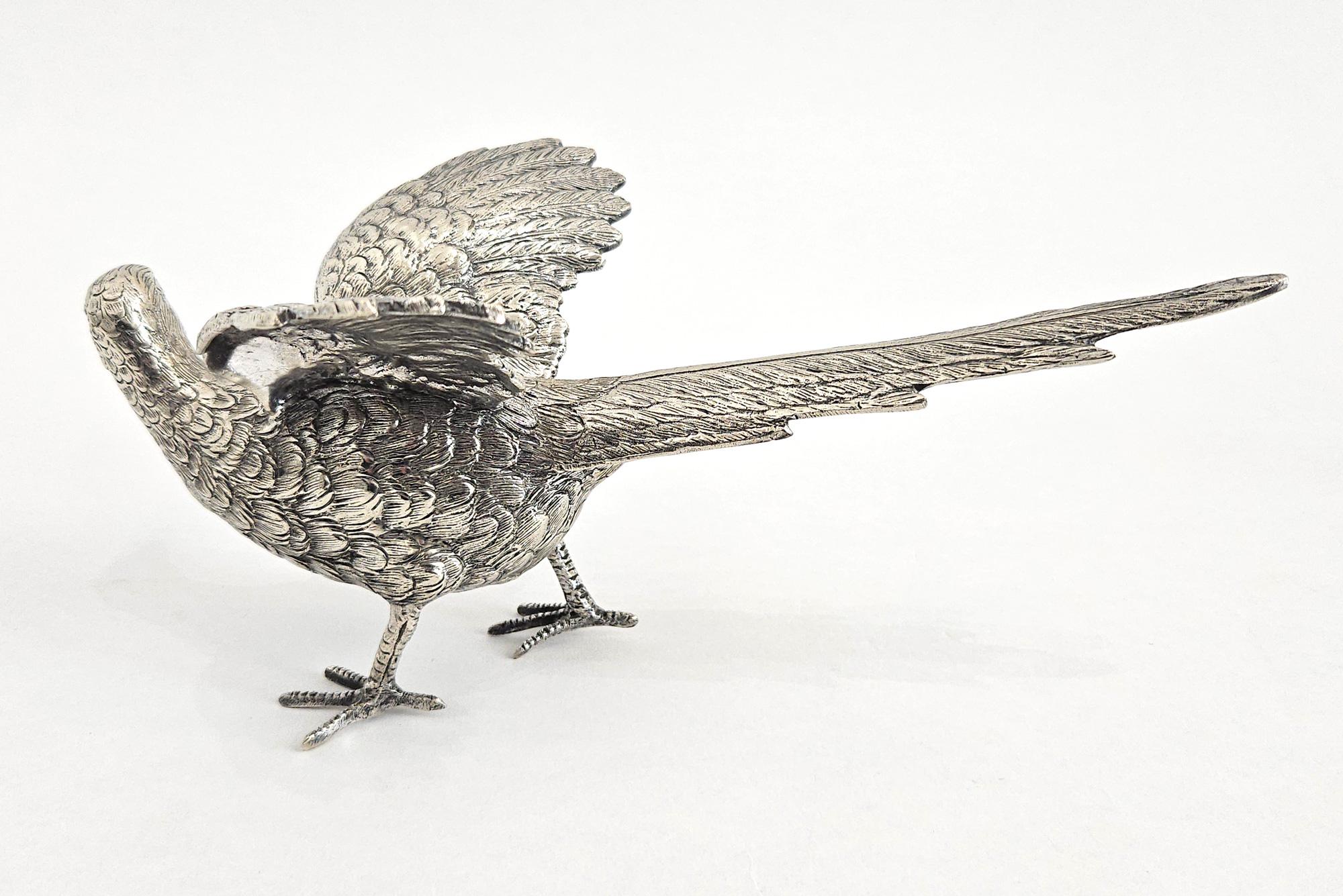 Coppia di sculture da tavolo con fagiani in argento, Europa, XX secolo in vendita 3