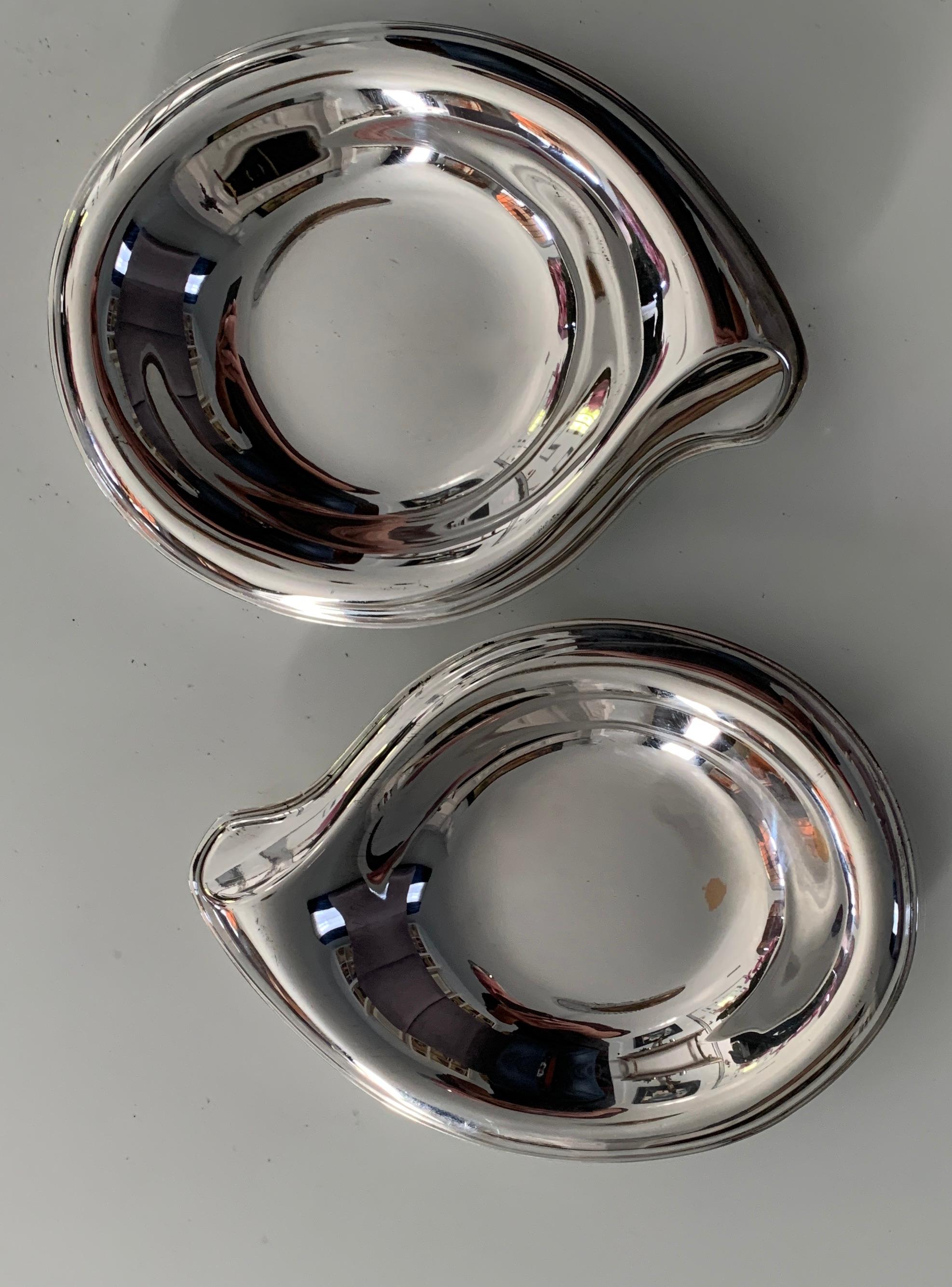 Mid-Century Modern Paire de porte-savons ou porte-bonbons en métal argenté à la manière d'Elsa Peretti en vente