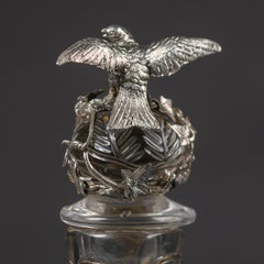 Paar versilberte und gravierte Glaskaraffen