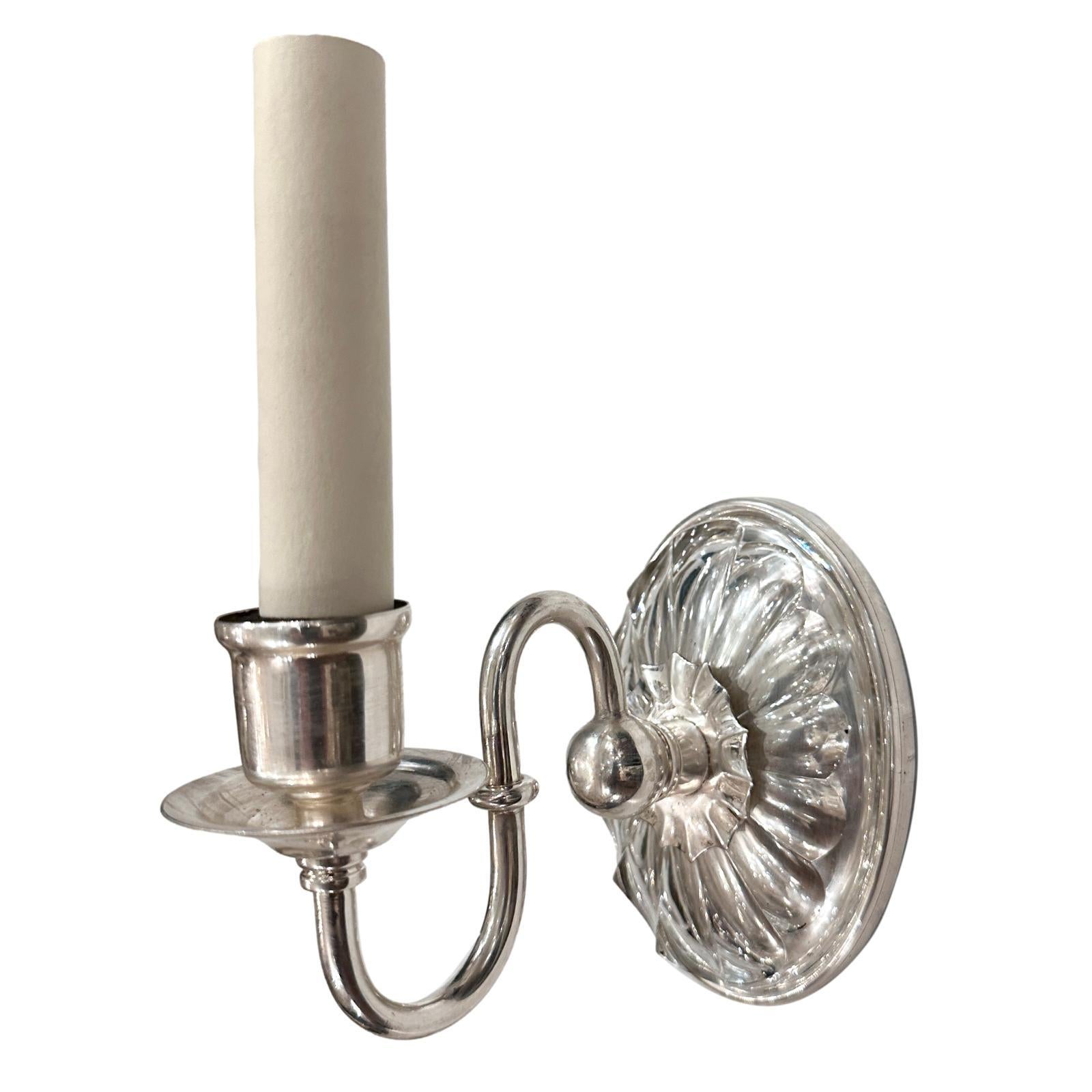 Stampato Coppia di lampade Art Déco placcate in argento in vendita