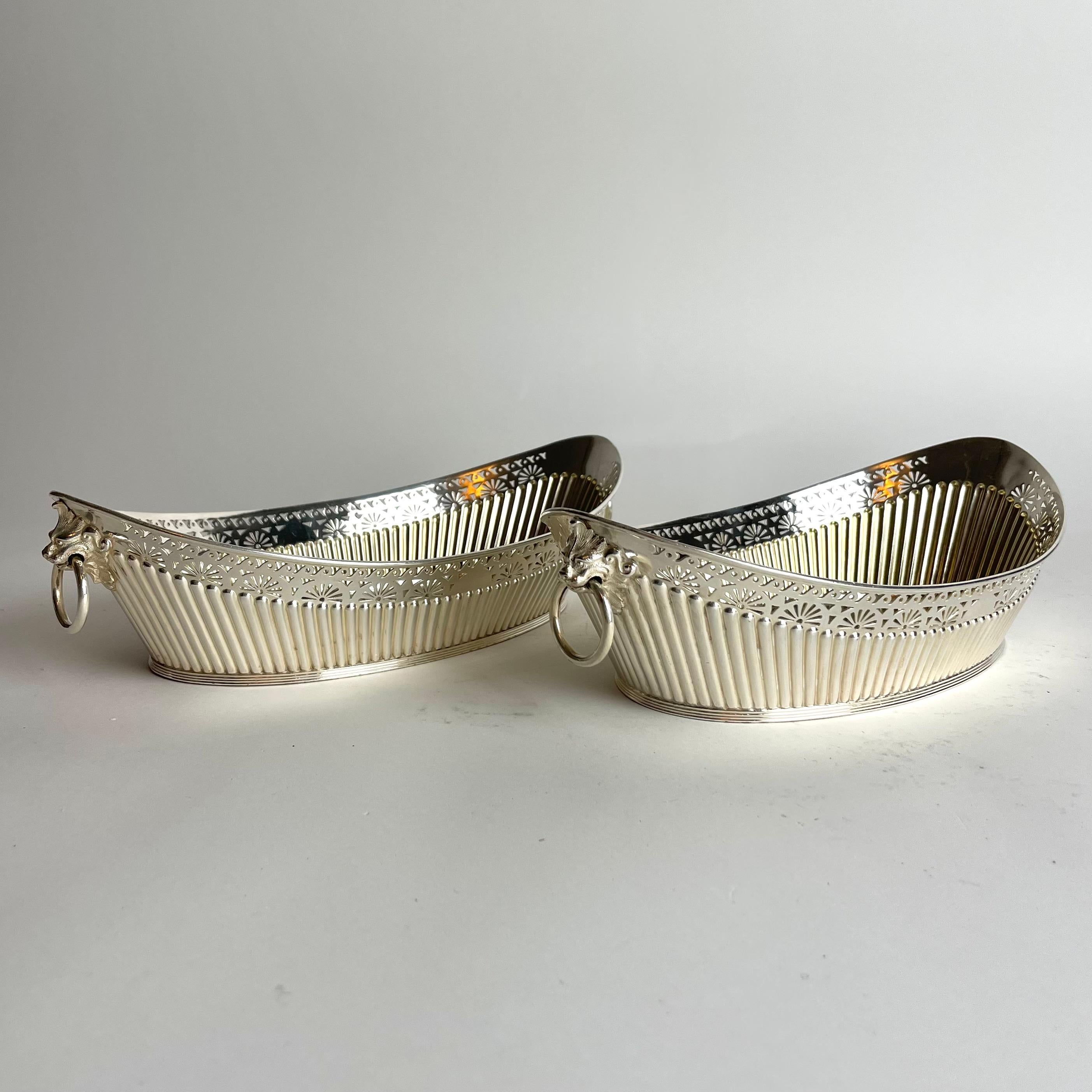 Pareja de paneras plateadas de J. Dixon & Sons, Sheffield. Siglo XIX Dorado en venta