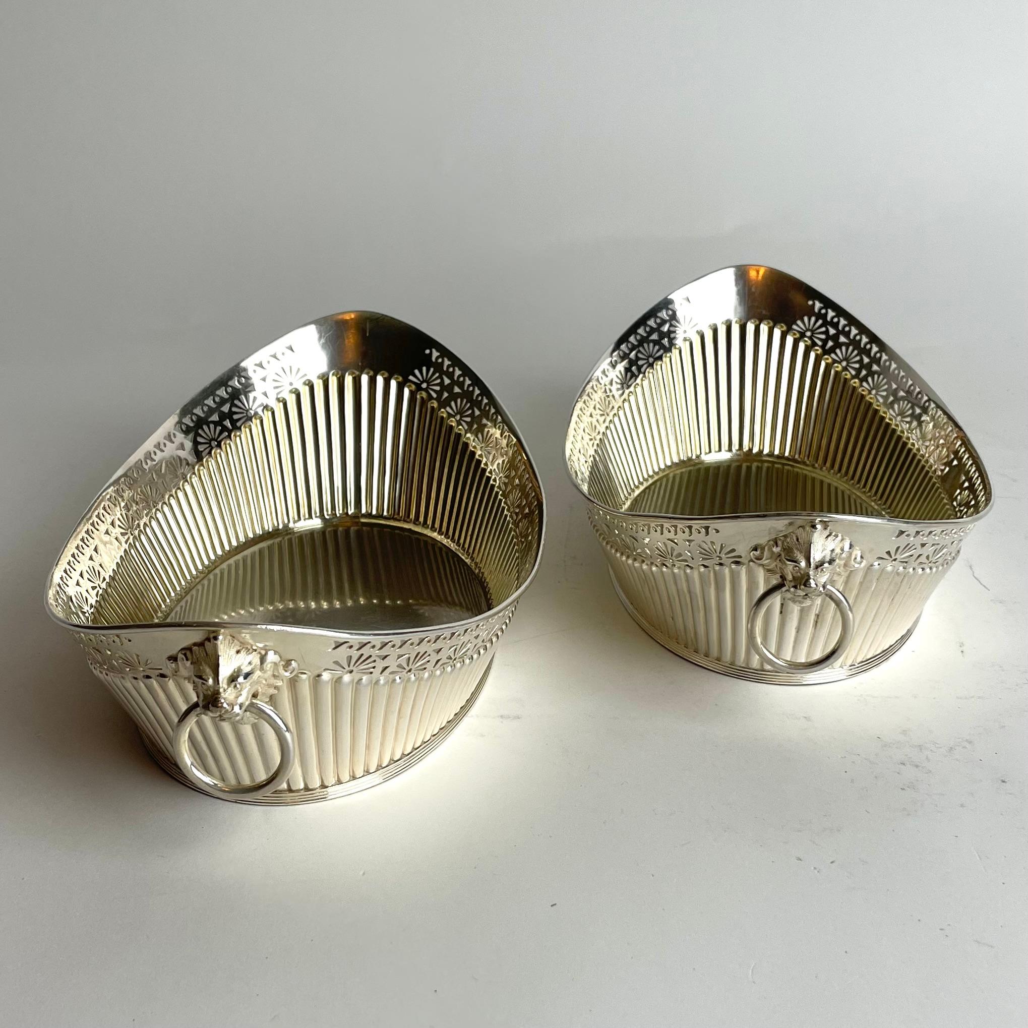 Pareja de paneras plateadas de J. Dixon & Sons, Sheffield. Siglo XIX siglo XIX en venta