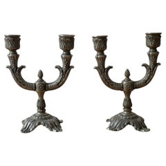 Paar versilberte französische Kerzenständer aus Bronze des 19. Jahrhunderts