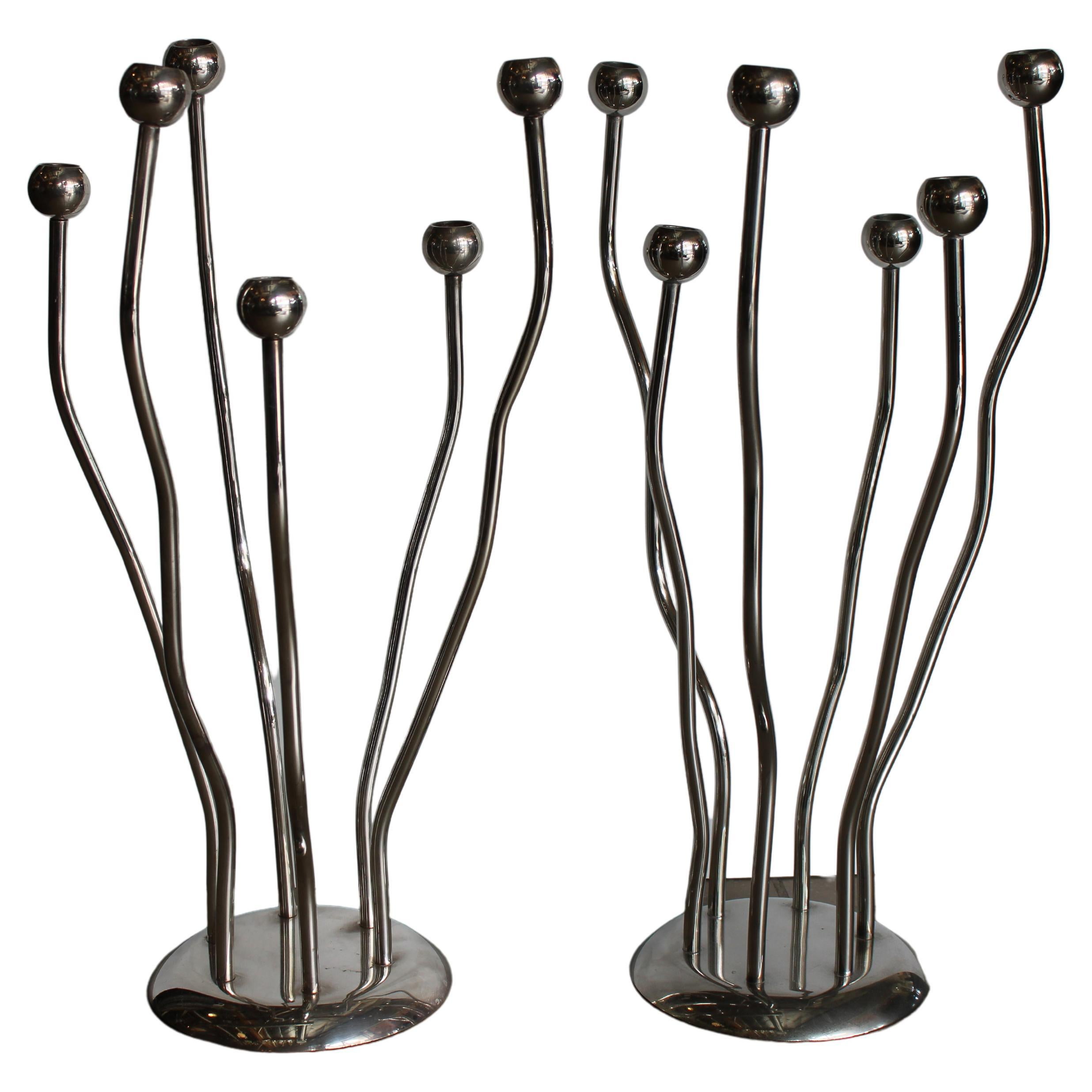 Pareja de candelabros plateados de Mesa, Italia en venta