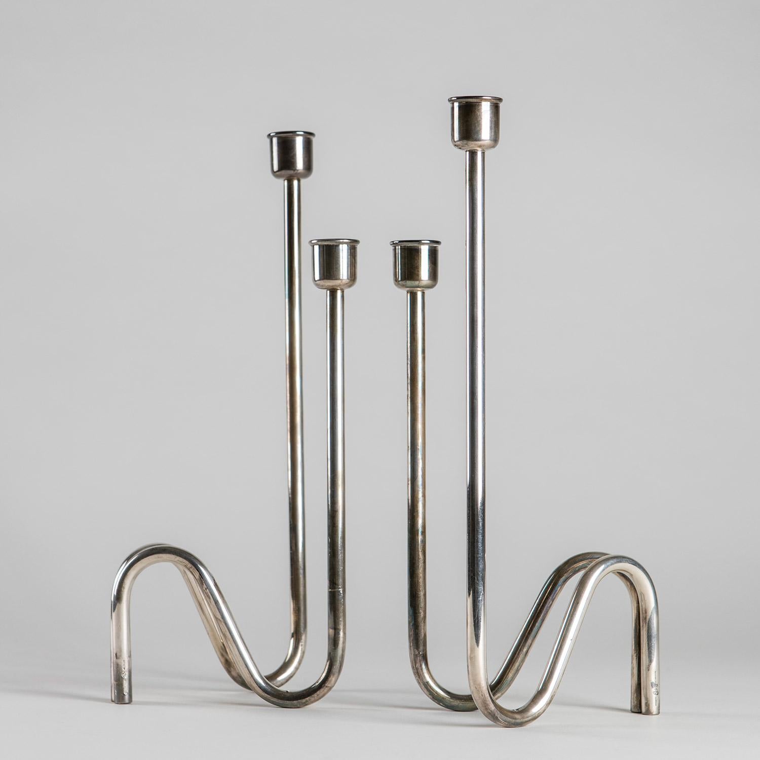 Paar versilberte Kerzenständer von Lino Sabattini, Italien. 1970s im Zustand „Gut“ im Angebot in Milan, IT