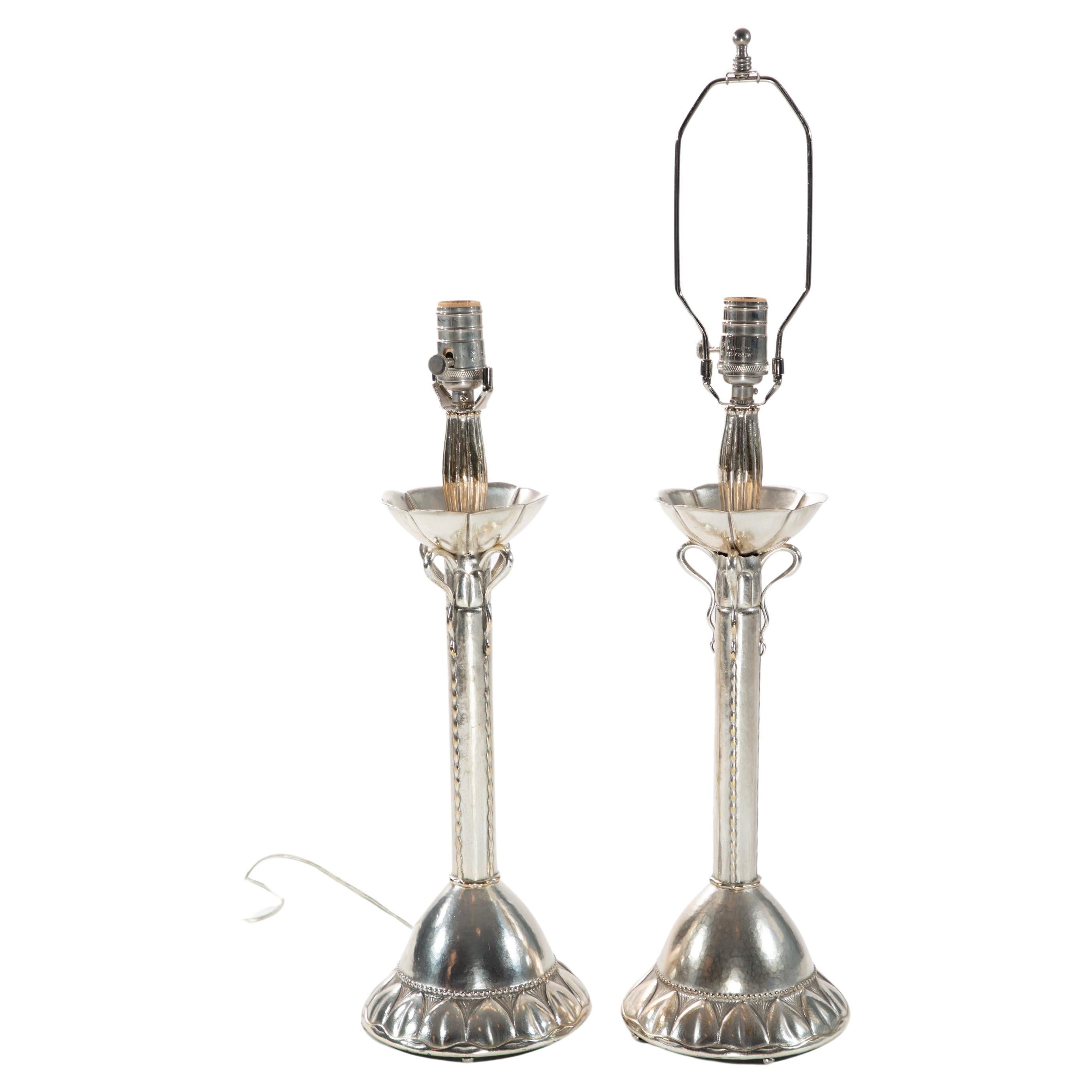 Paire de lampes de table à chandelier en métal argenté, allemandes en vente