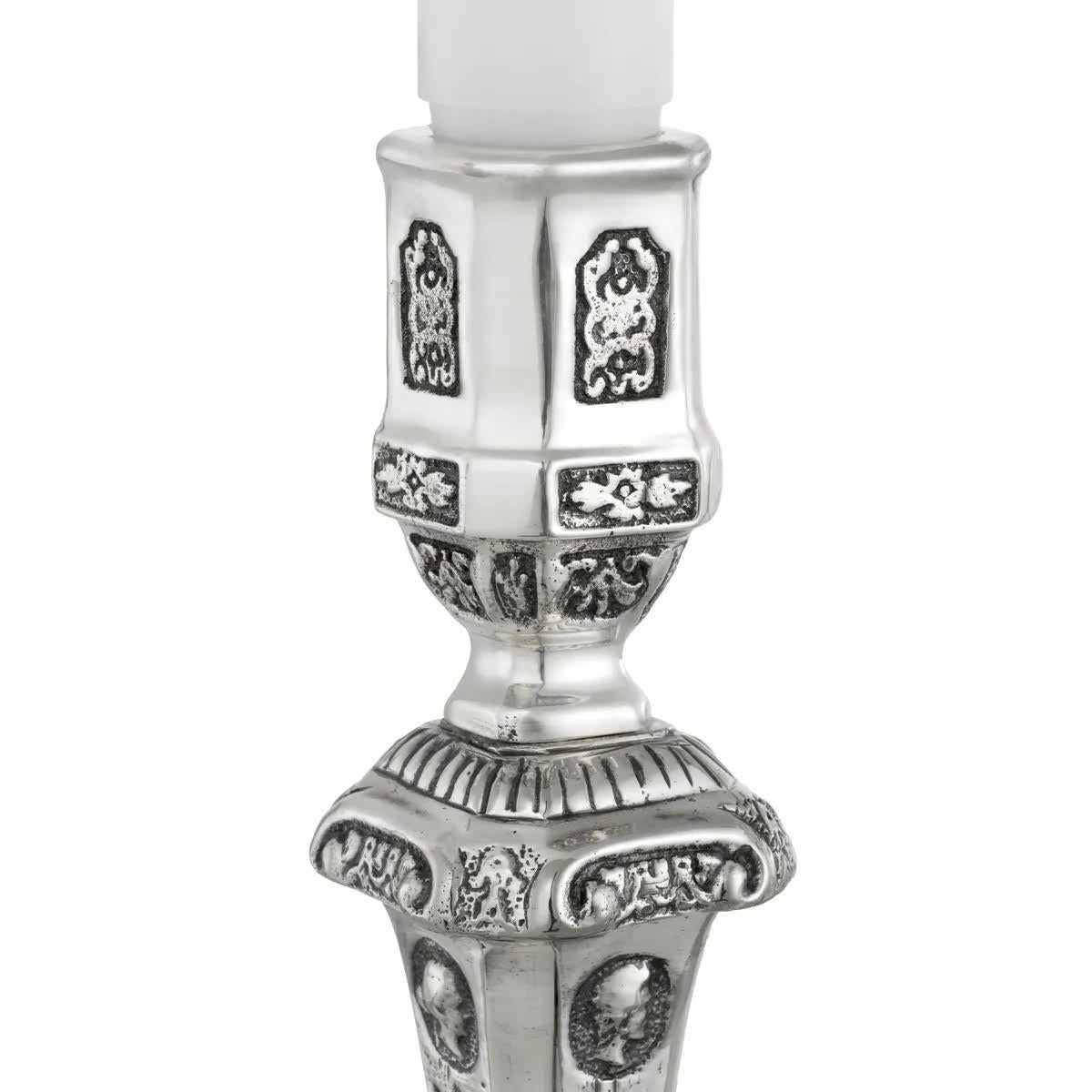 Paar versilberte Kerzenleuchter, Regency-Stil, Contemporary Work. (Französisch) im Angebot