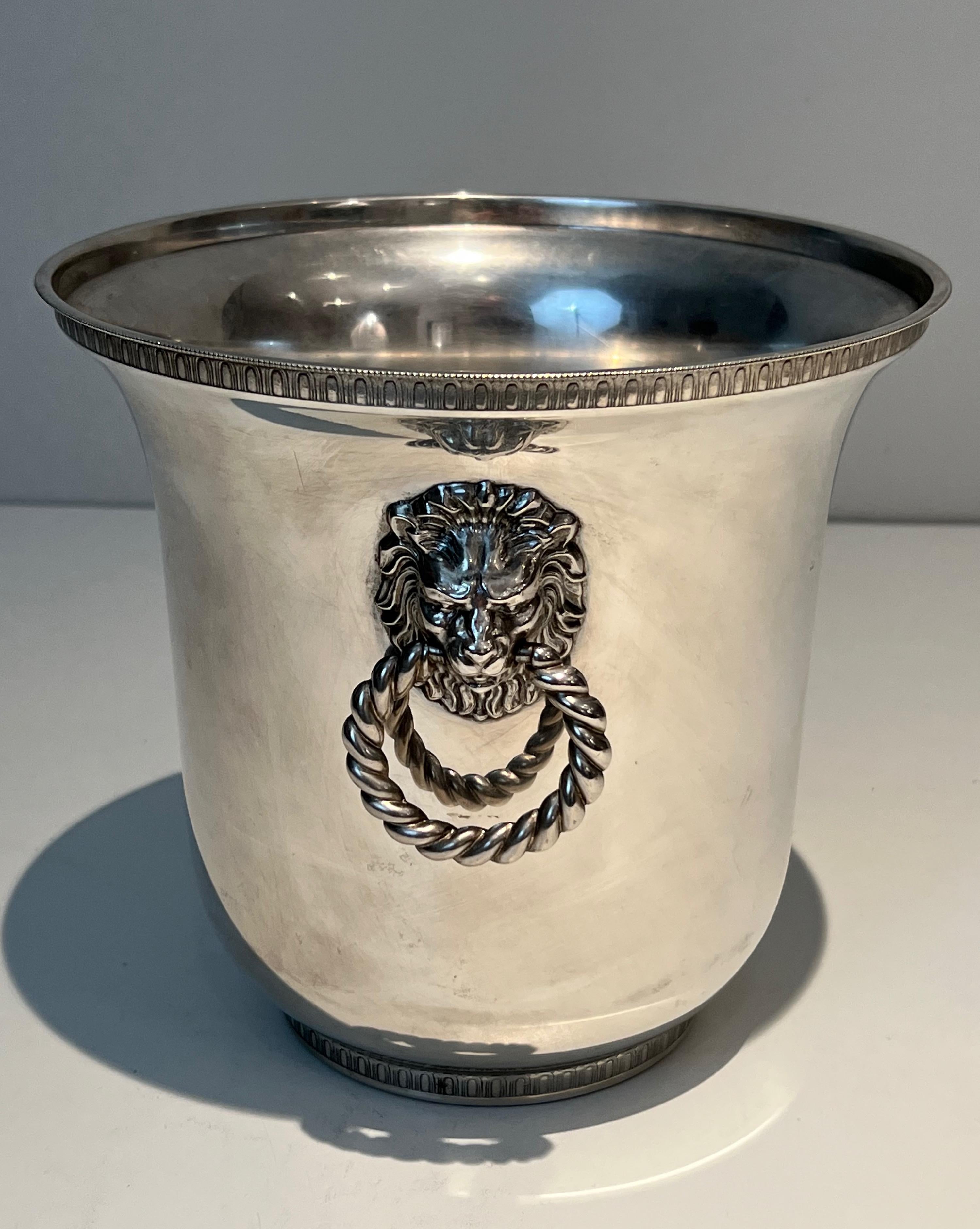 Pair of silver plated champagne buckets ornated on the handles with lion faces.  For Sale 8