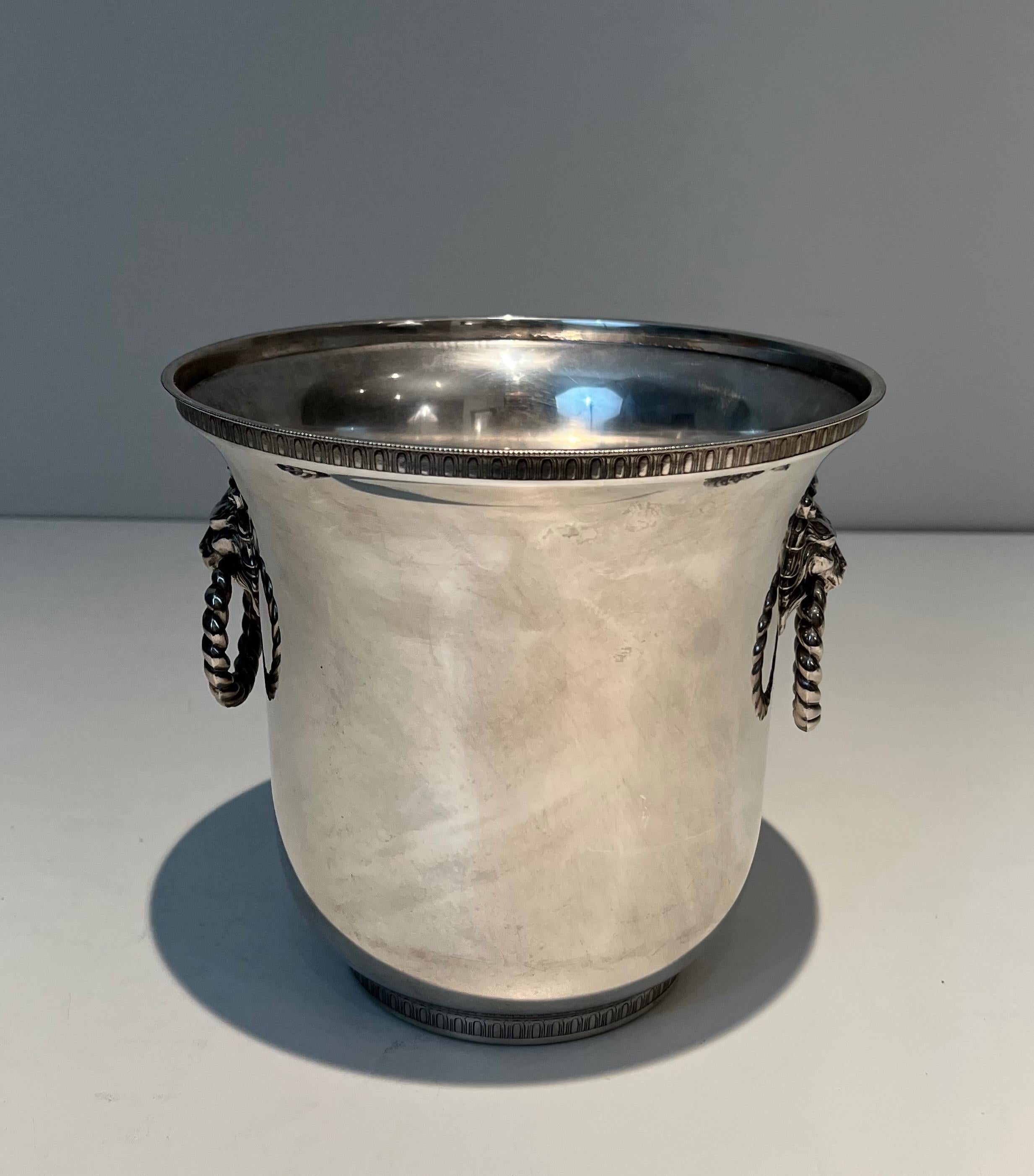 Pair of silver plated champagne buckets ornated on the handles with lion faces.  For Sale 9