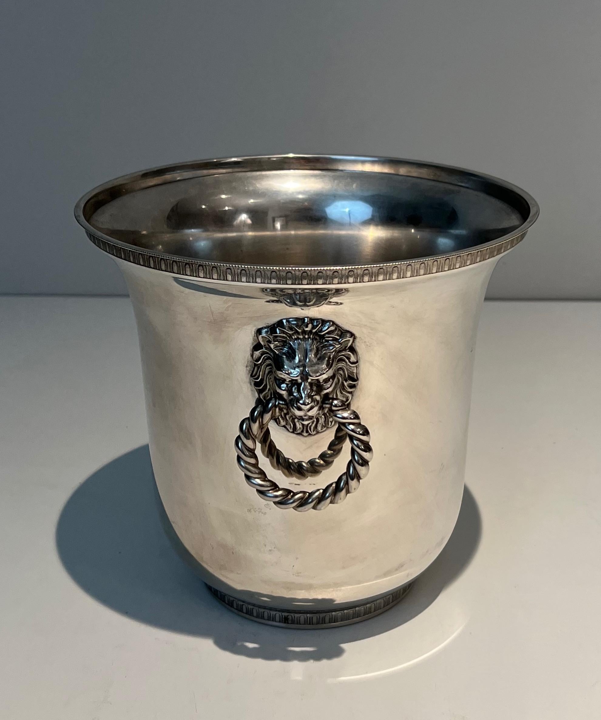 Pair of silver plated champagne buckets ornated on the handles with lion faces.  For Sale 1
