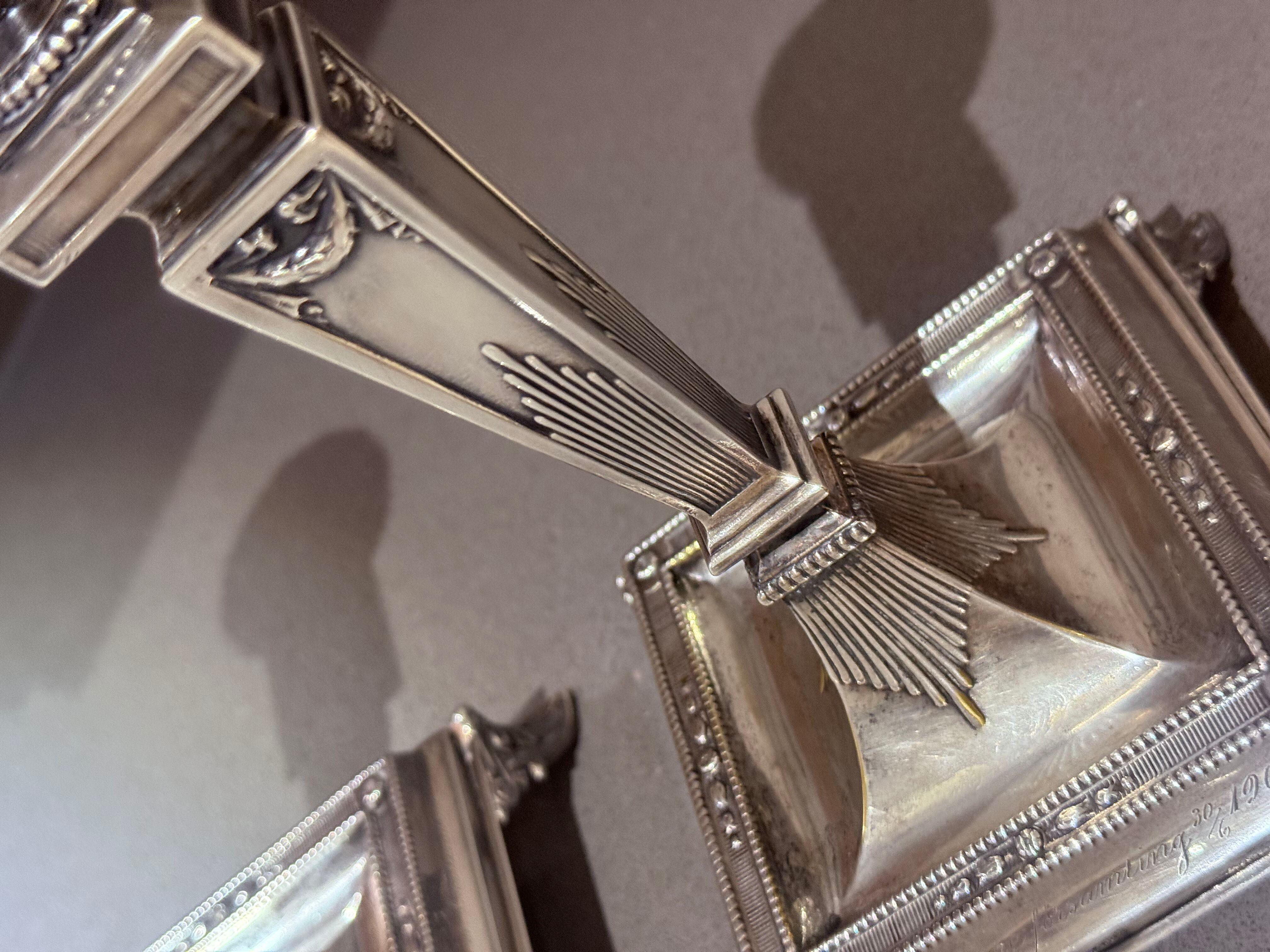 Coppia di candelieri scanalati placcati in argento, arredamento da tavolo vintage neoclassico Home in vendita 2