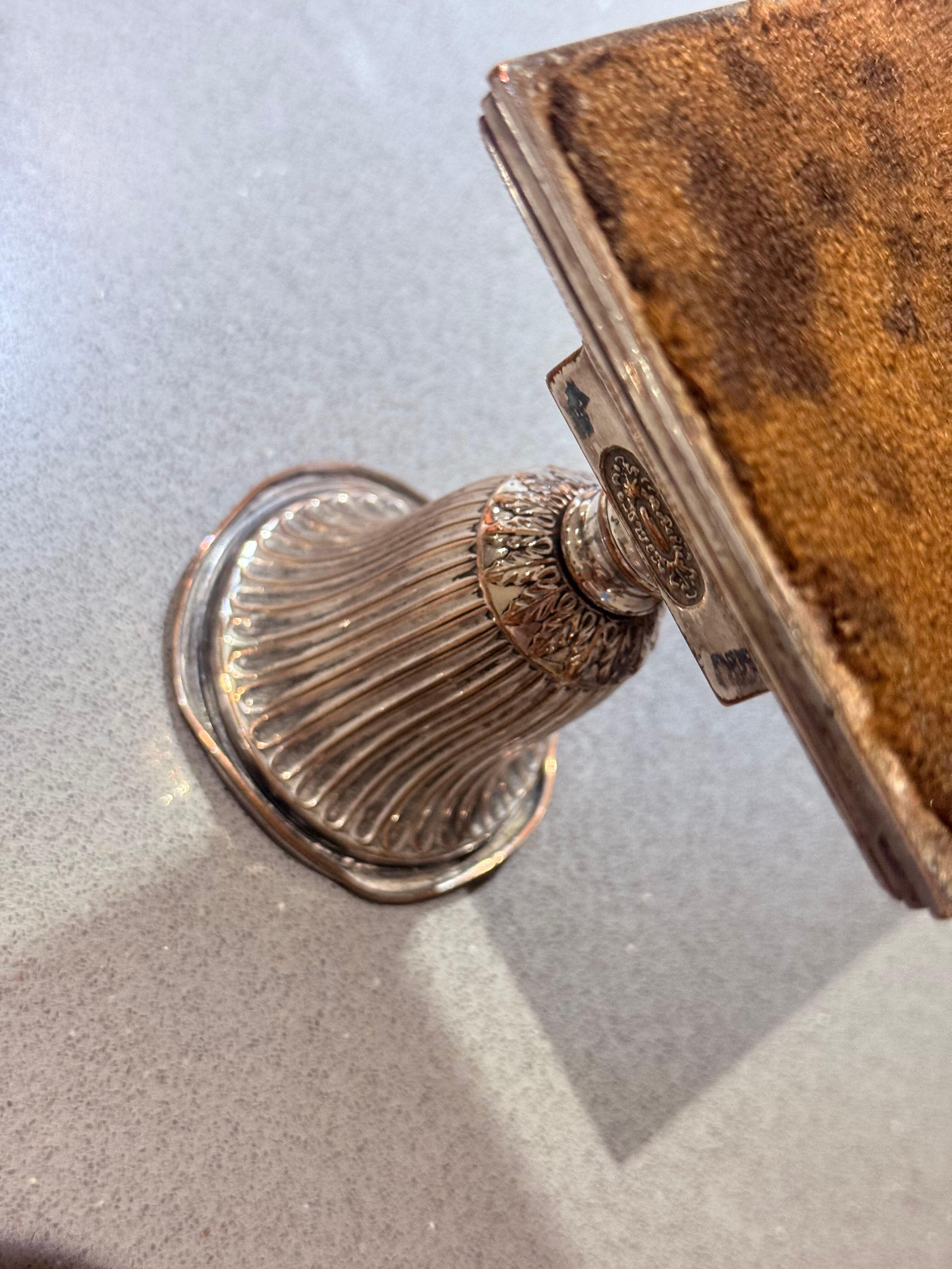 Coppia di candelieri scanalati placcati in argento, arredamento da tavolo vintage neoclassico Home in vendita 4