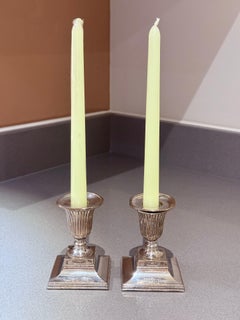Paar versilberte geriffelte Kerzenständer, neoklassische Vintage-Tischdekoration Home