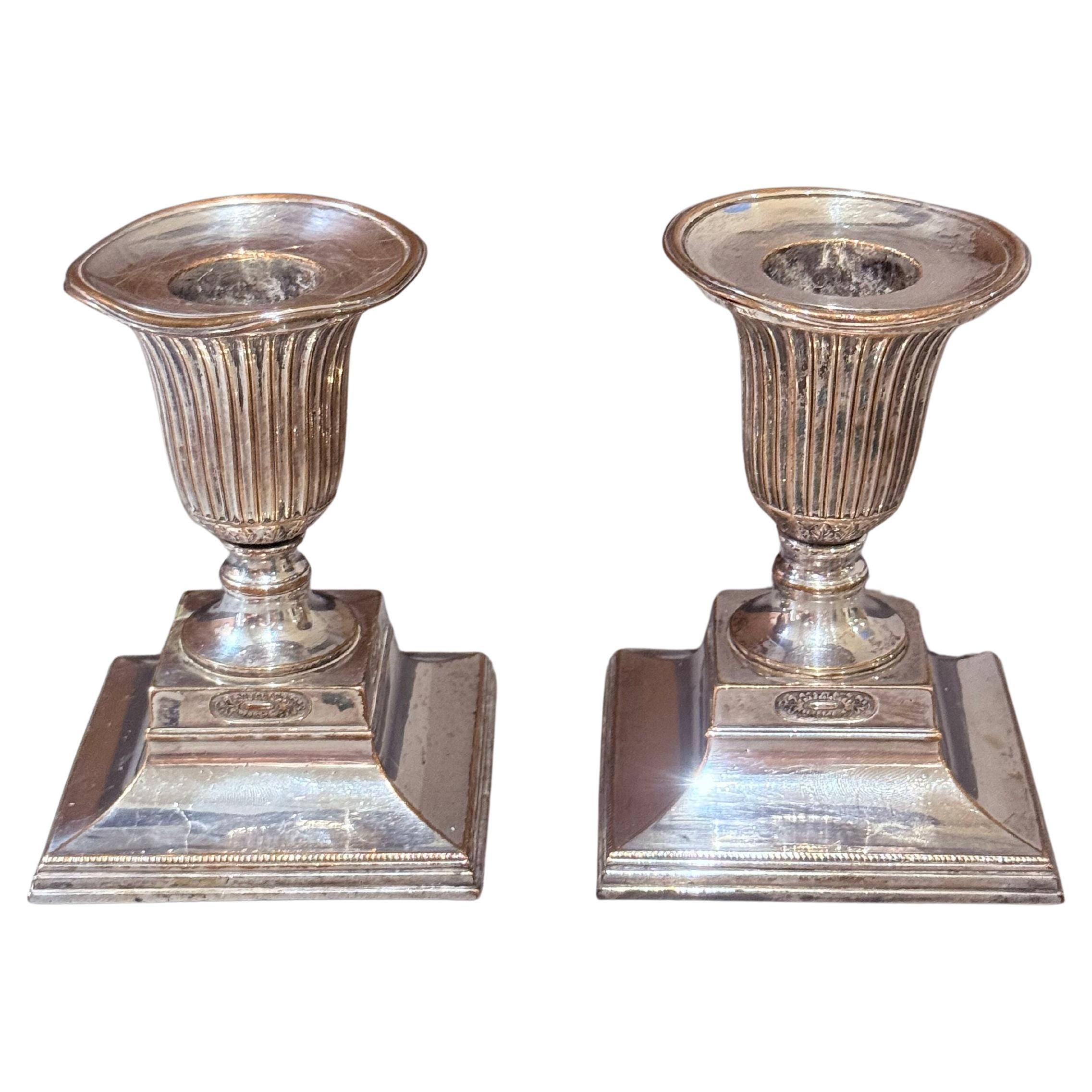 Coppia di candelieri scanalati placcati in argento, arredamento da tavolo vintage neoclassico Home