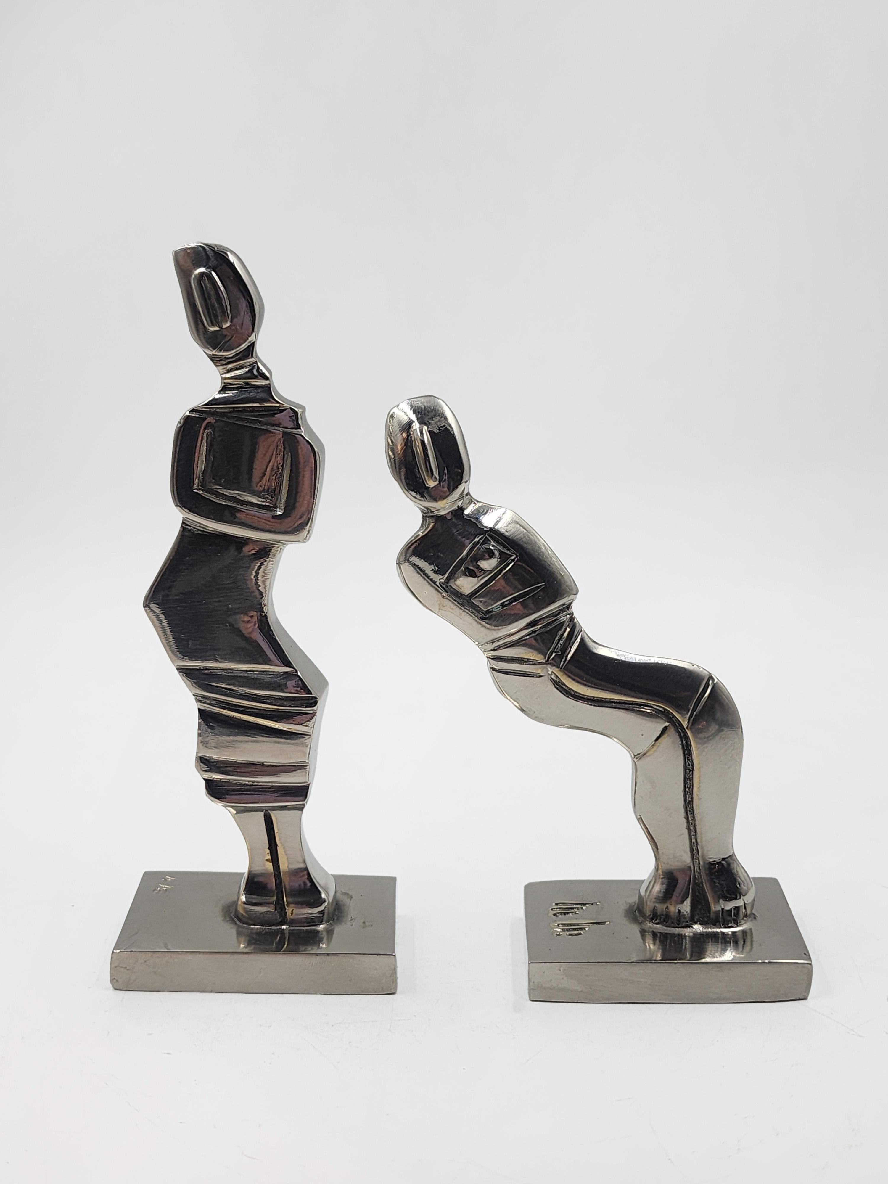 Paar versilberte Metallfiguren von Marta Minujin im Zustand „Gut“ im Angebot in Autonomous City Buenos Aires, CABA