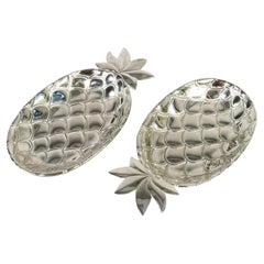 Juego de dos bandejas de metal plateadas con forma de piña, de la marca Siléa, del siglo XX.