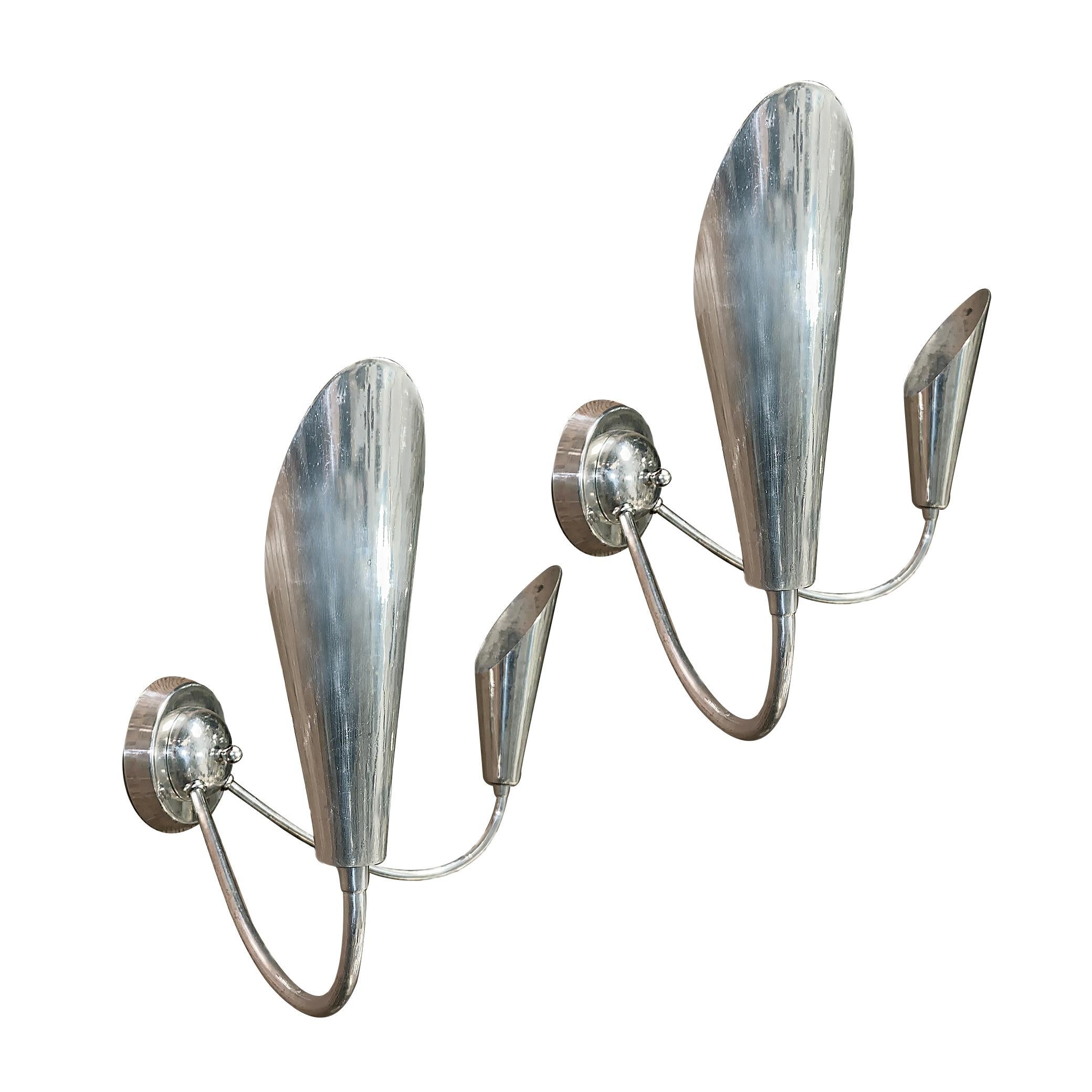 Italiano Coppia di lampade moderne placcate in argento in vendita