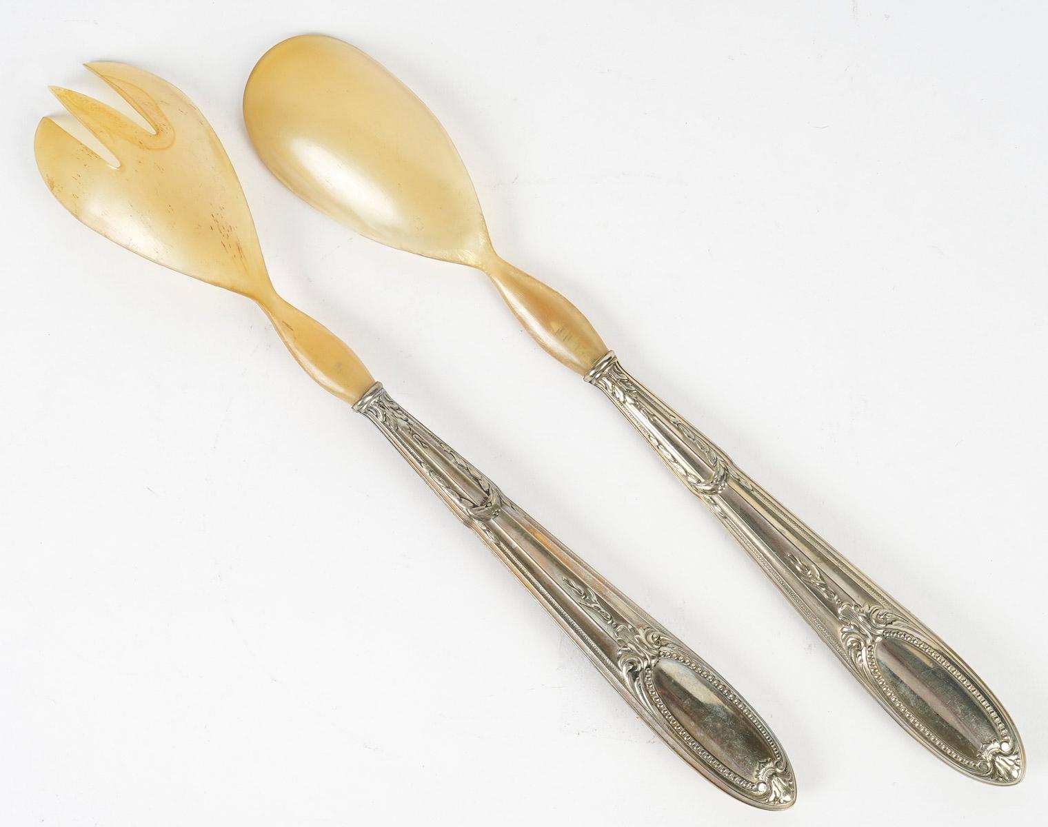 Louis XV Paire de service à salade plaqué argent. en vente