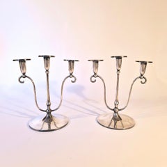 Paire de candélabres Grace suédois plaqués argent, années 1920/30