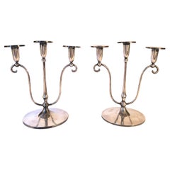 Paire de candélabres Grace suédois plaqués argent, années 1920/30