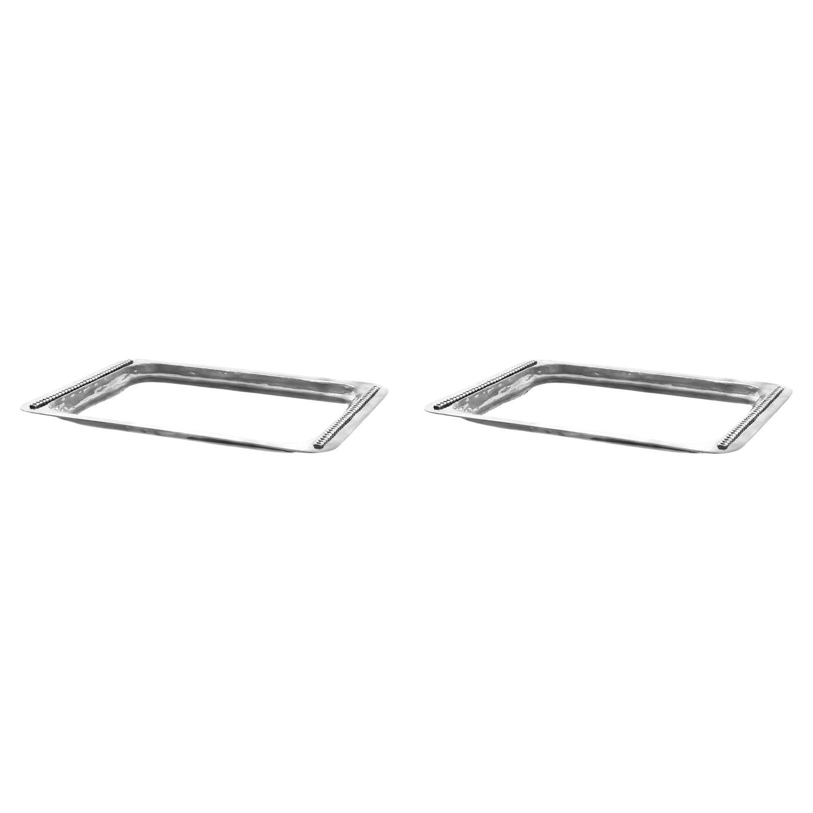 Versilbertes Tablett-Paar, zeitlose Eleganz. im Angebot