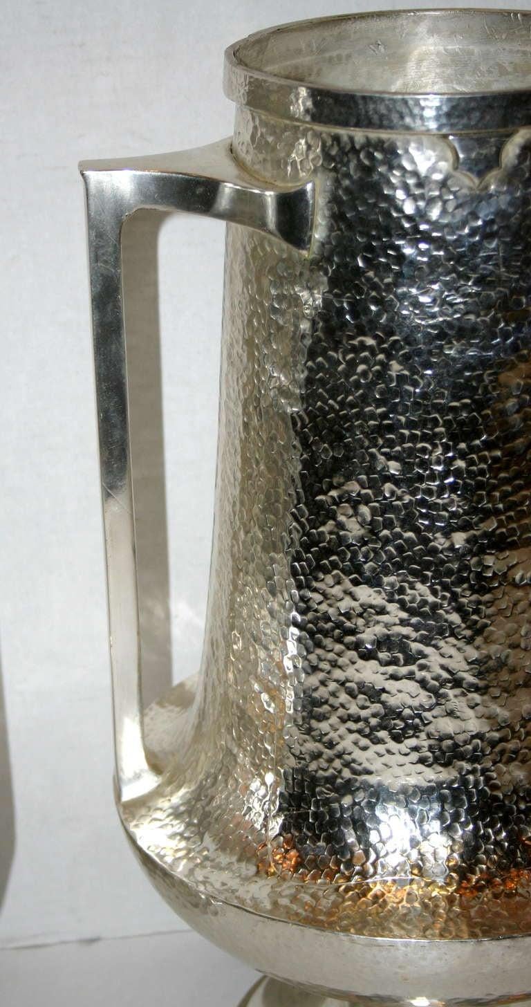 Argentato Coppia di vasi placcati in argento in vendita