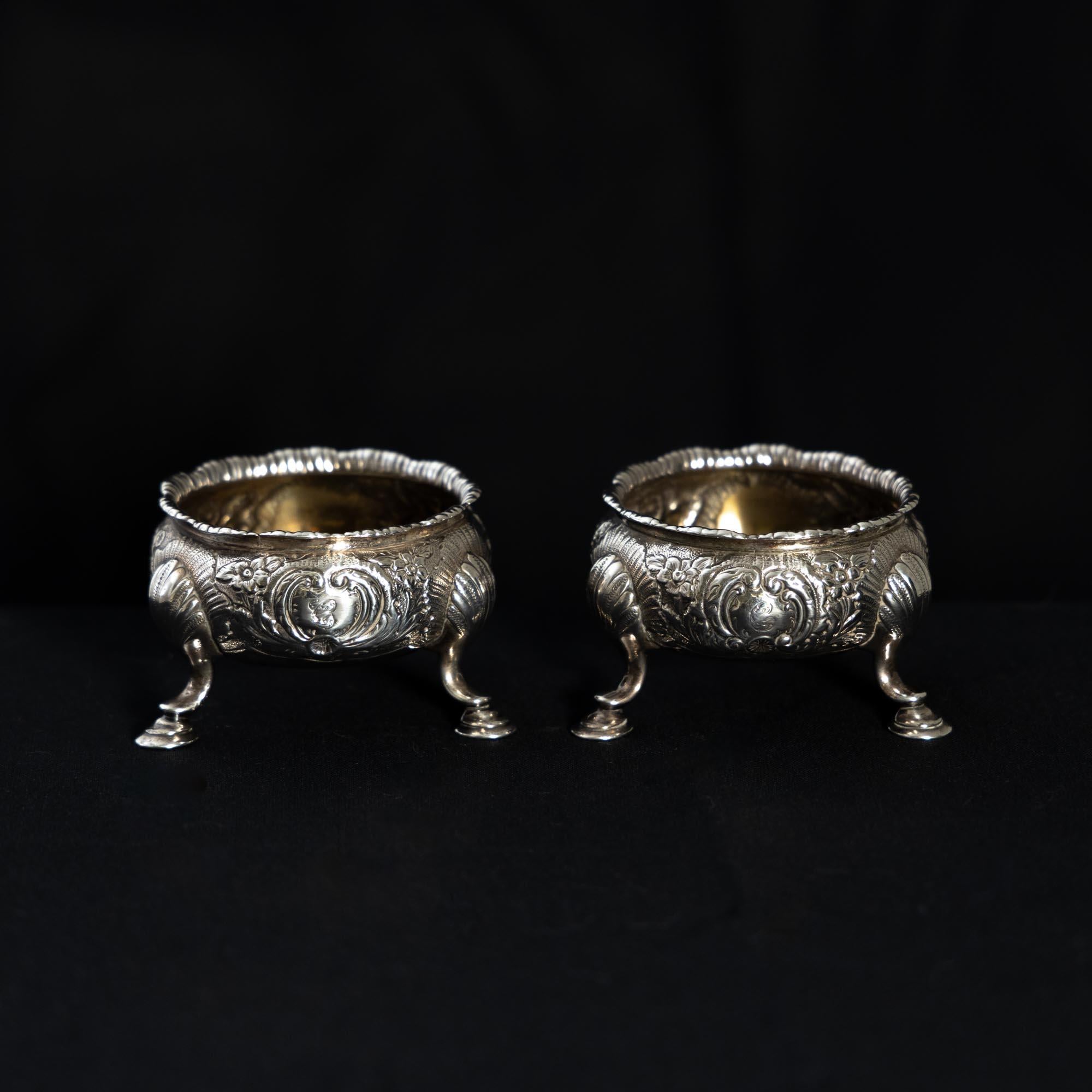 Pair of Silver Saliers, London, Mid-18th Century In Good Condition For Sale In Greding, DE