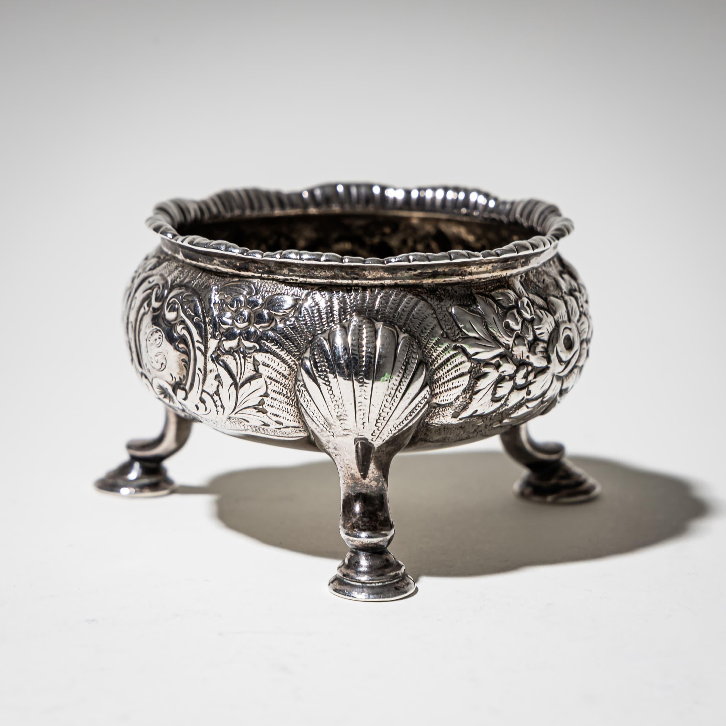 Anglais Paire de salières en argent, Londres, milieu du XVIIIe siècle en vente