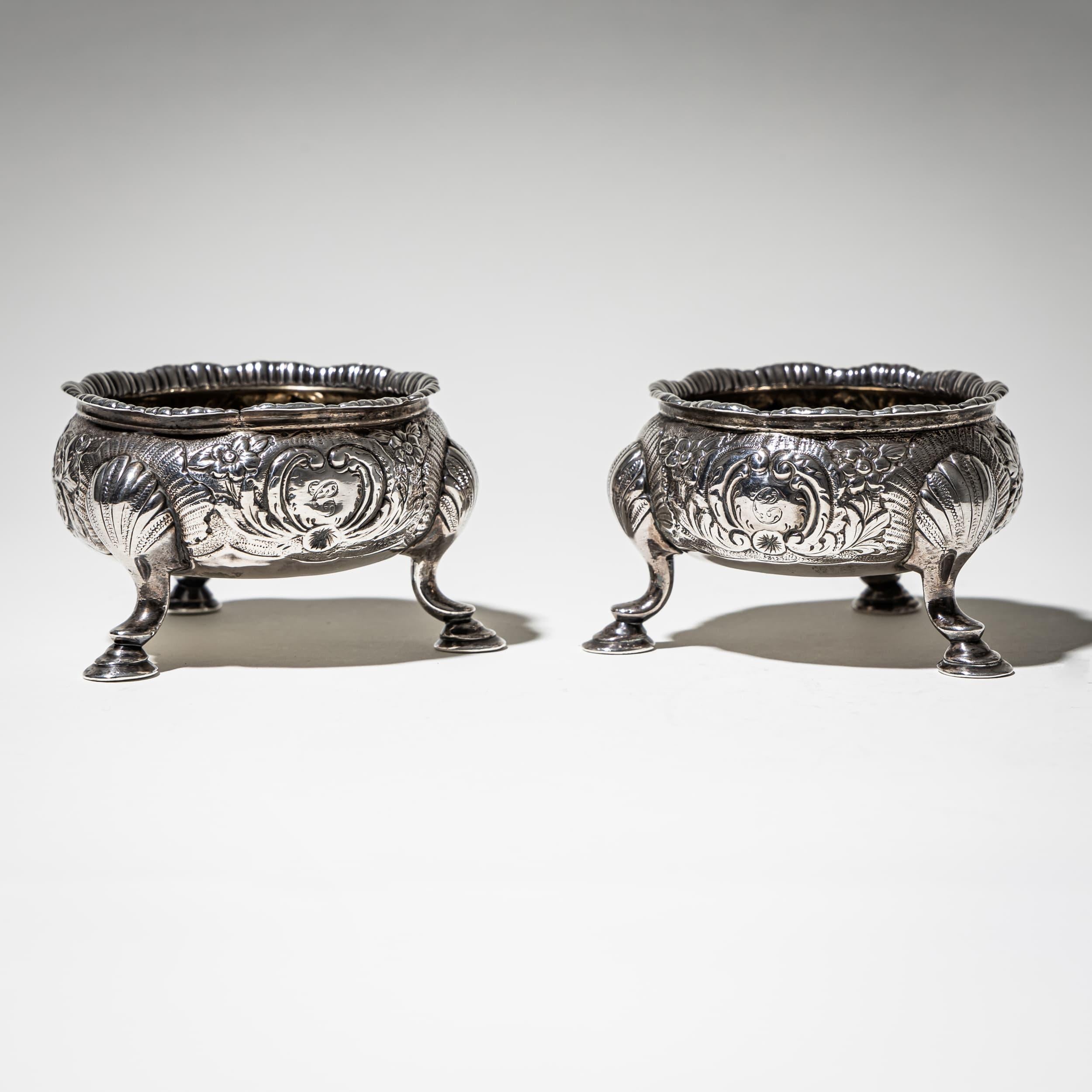 Paire de salières en argent, Londres, milieu du XVIIIe siècle Bon état - En vente à Greding, DE