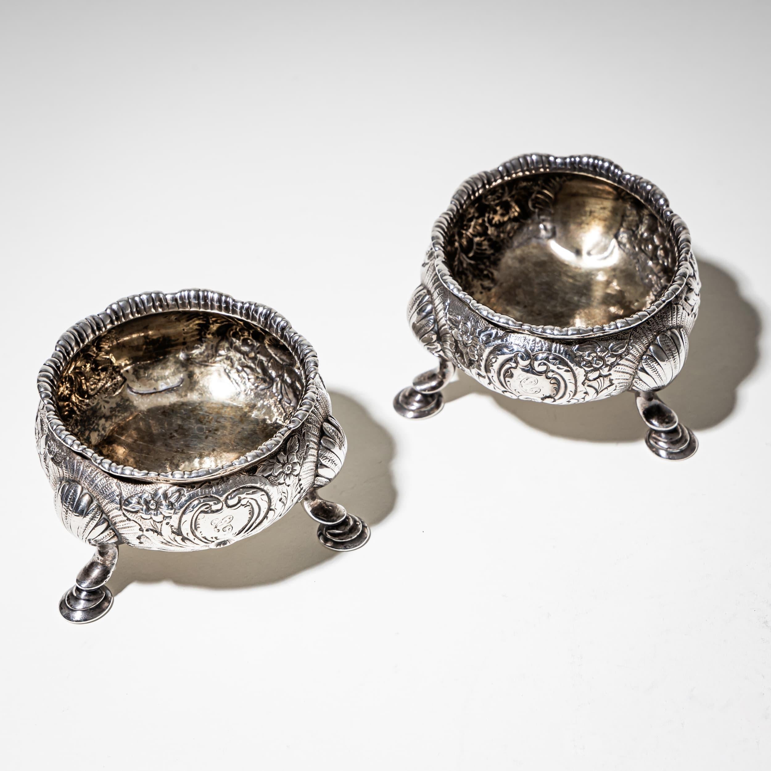 Argent Paire de salières en argent, Londres, milieu du XVIIIe siècle en vente