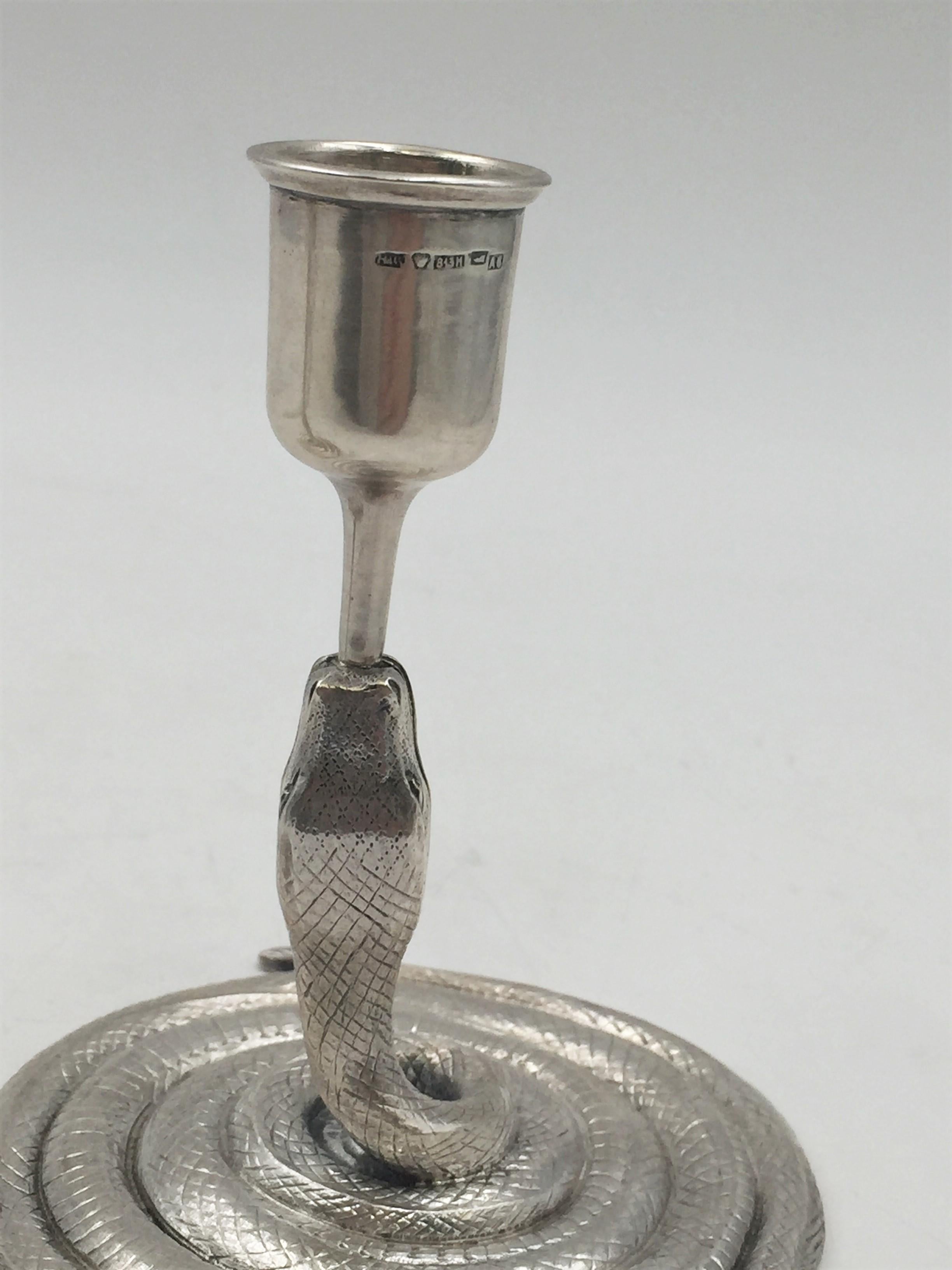 Mid-Century moderno Coppia di candelabri a forma di serpente in argento in stile metà secolo moderno del 1954 in vendita