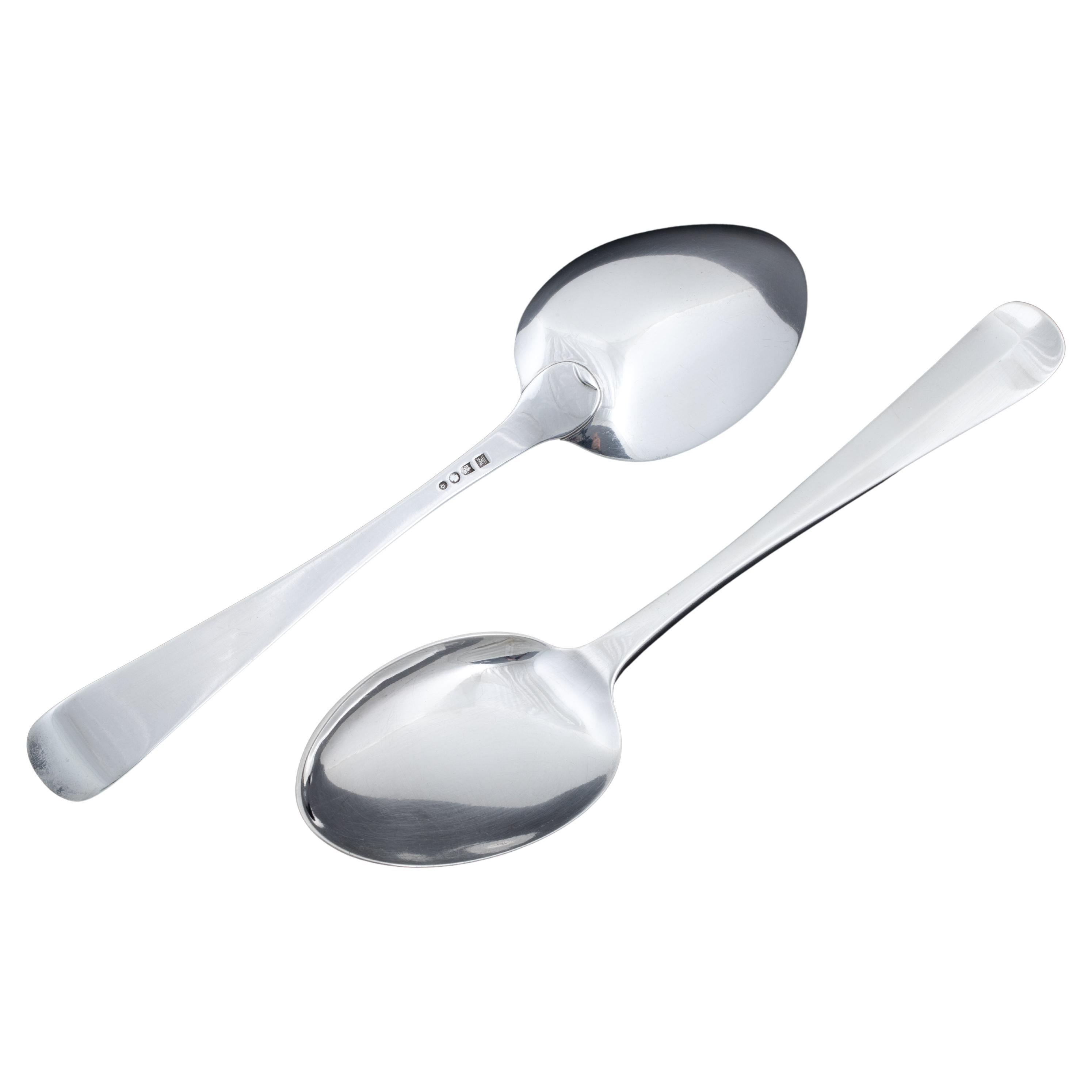 Pareja de cucharas de servir de plata en venta