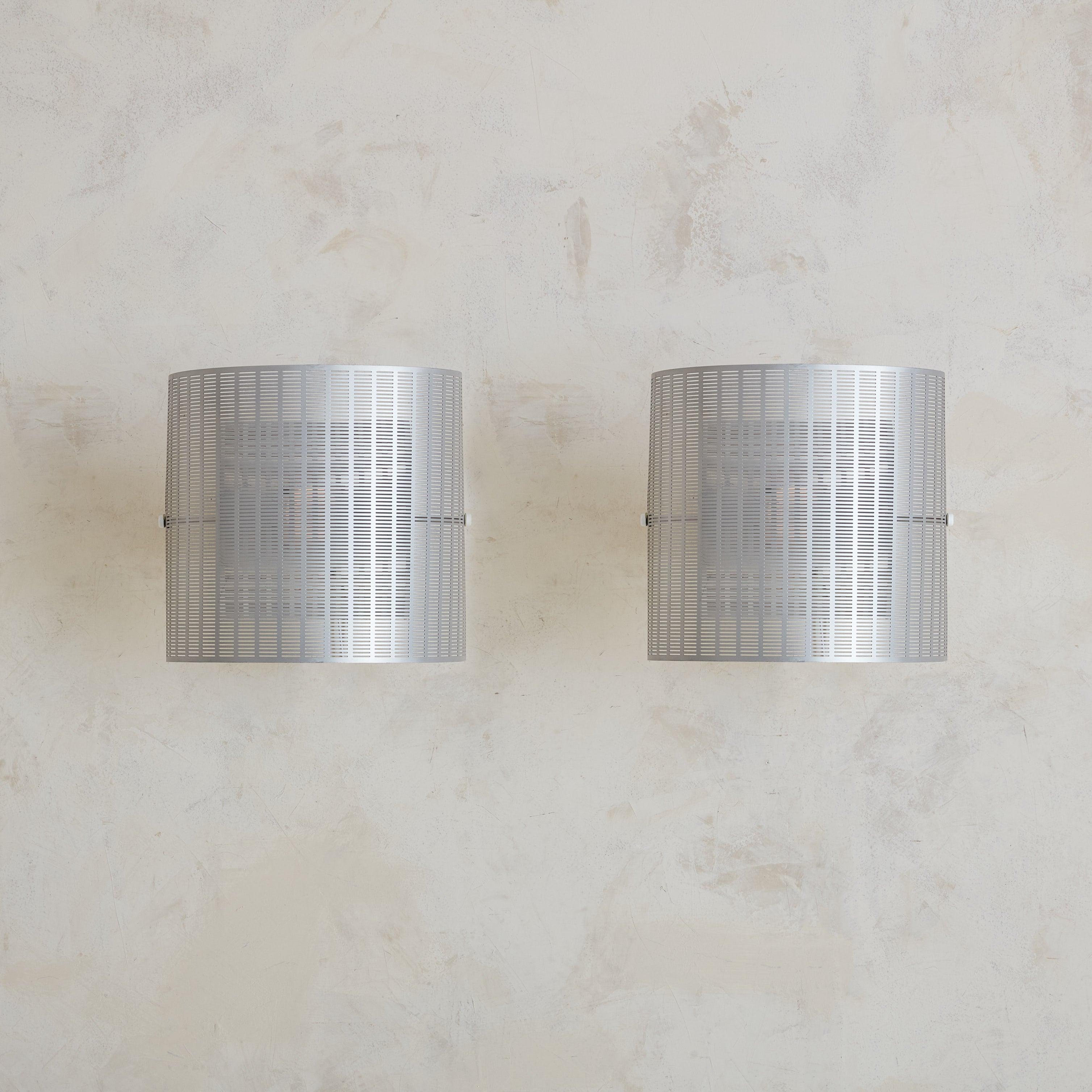 Pair of Silver ‘Shogun’ Wall Sconces by Mario Botta for Artemide, Italy 1986 In Excellent Condition In Chicago, IL
