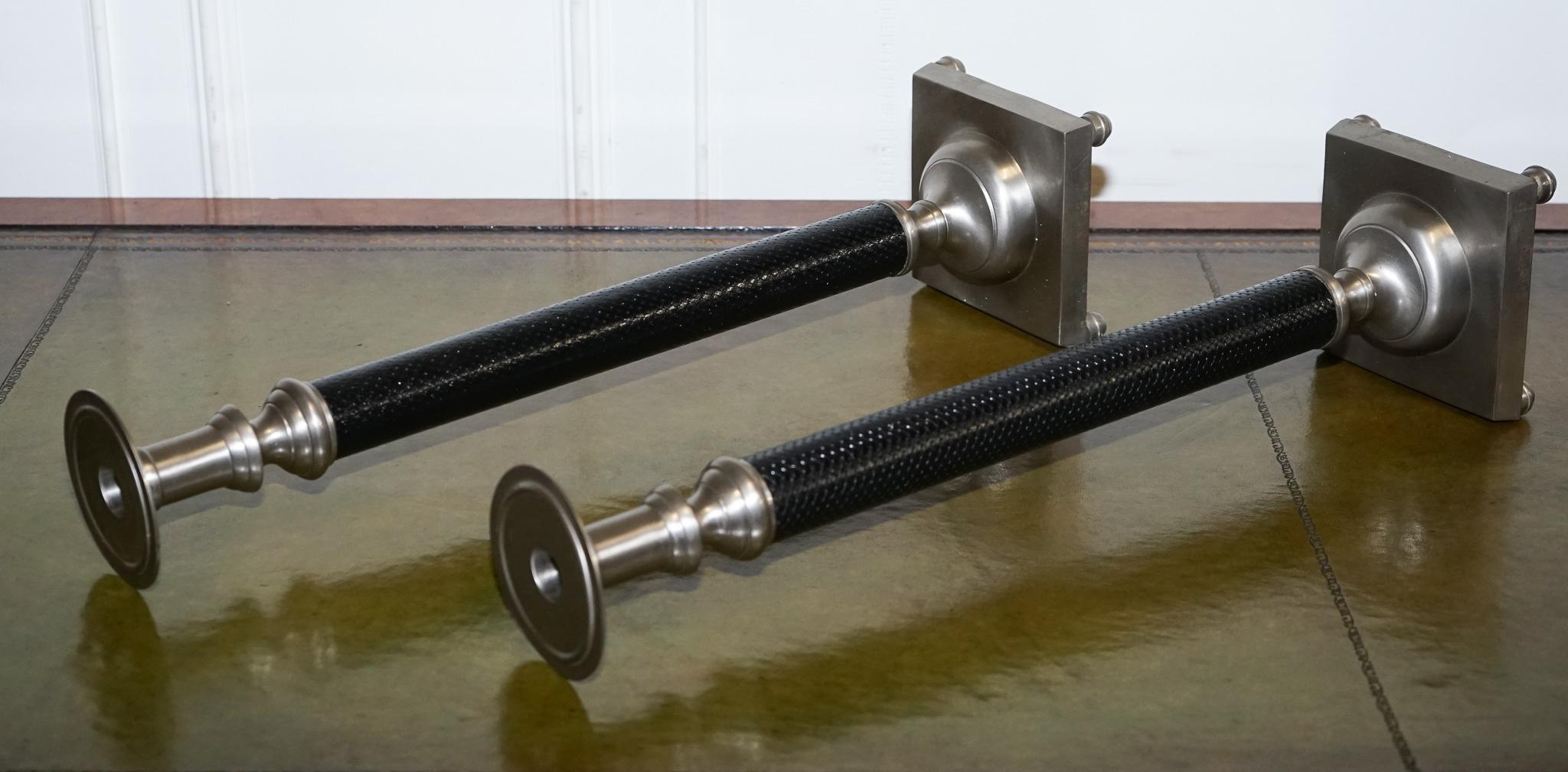 COPPIA DI PORTACANDELE IN ACCIAIO INOX ARGENTO E NERO IN STILE RALPH LAUREN in vendita 3