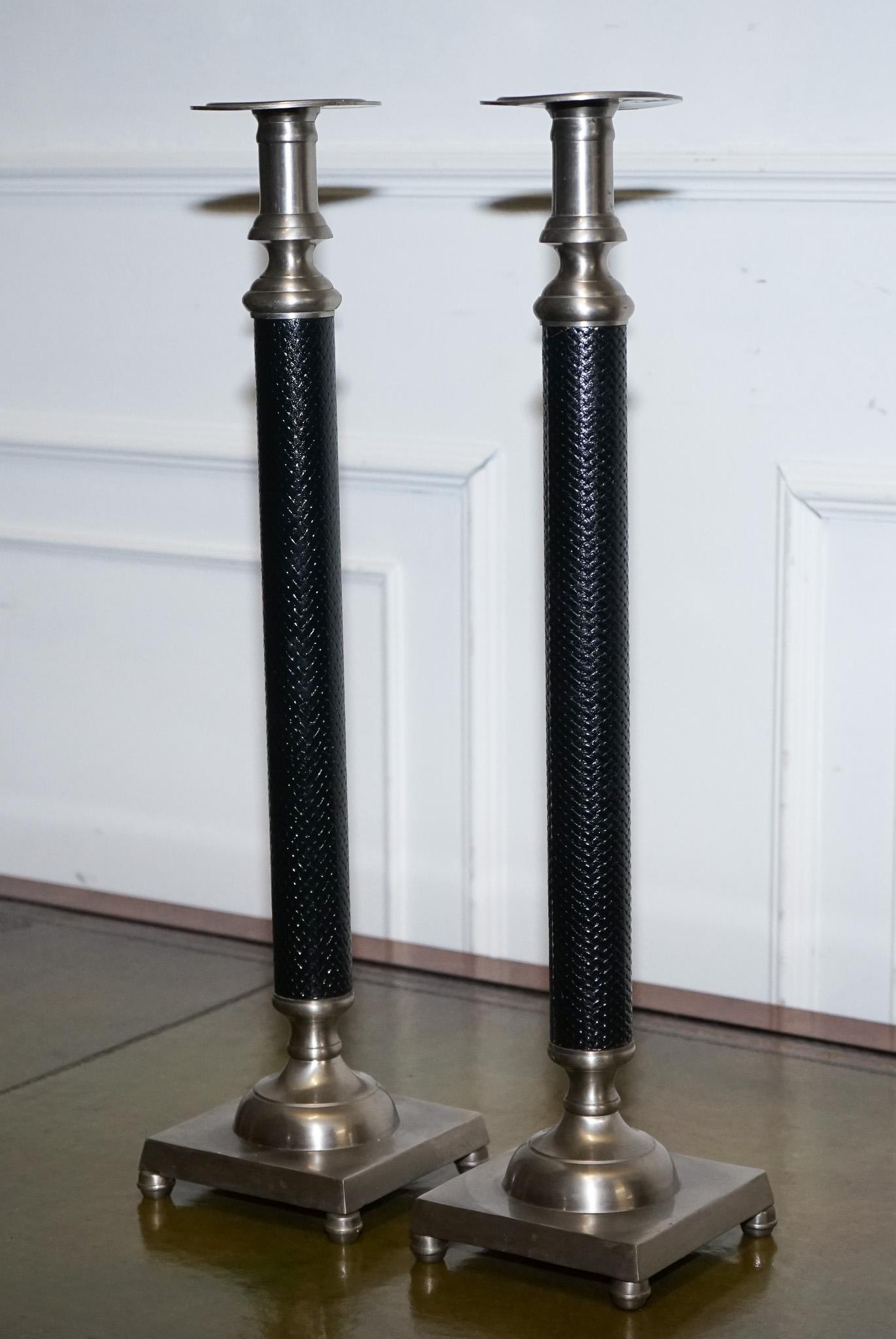 COPPIA DI PORTACANDELE IN ACCIAIO INOX ARGENTO E NERO IN STILE RALPH LAUREN In condizioni buone in vendita a Pulborough, GB