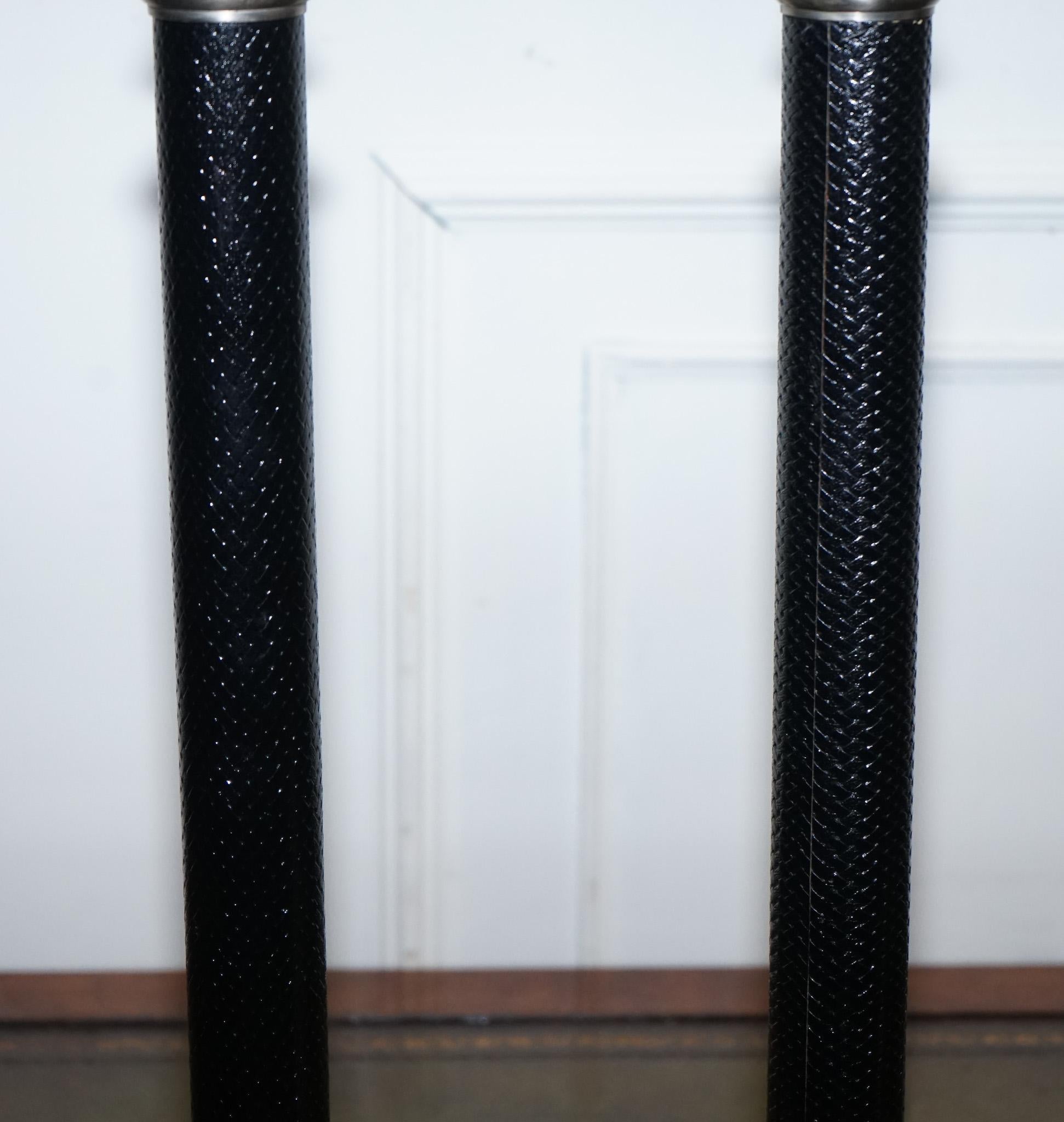 Acciaio inossidabile COPPIA DI PORTACANDELE IN ACCIAIO INOX ARGENTO E NERO IN STILE RALPH LAUREN in vendita